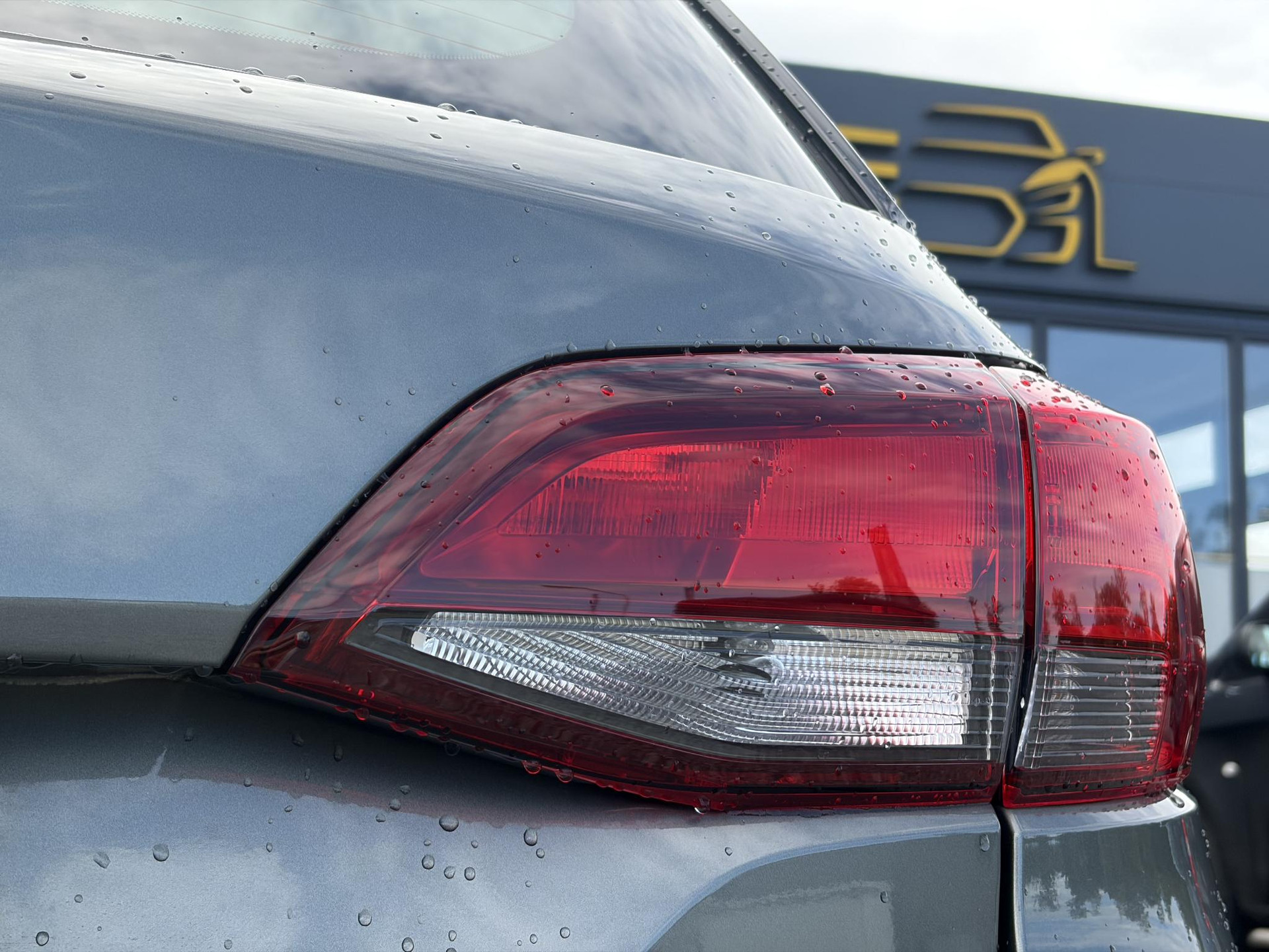 Opel Astra 1.2 Business Edition 147pk l 2e Eigenaar l Trekhaak l Navi l Carplay l 6 Bak l Clima l Cruise l Pdc V+A l Recent beurt gehad l Lm velgen l N.A.P l Apk tot 07-2028