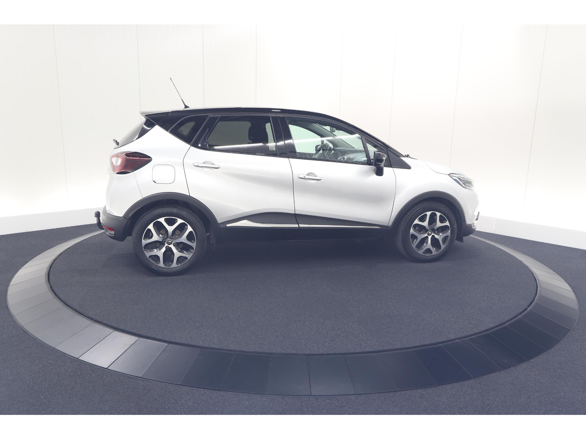 Renault Captur TCe 150 EDC Intens | Trekhaak | Navigatie | Parkeersensoren