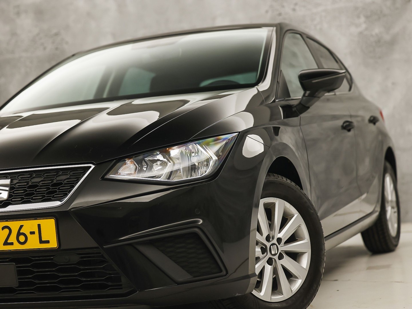 SEAT Ibiza 1.0 TSI Sport (GROOT NAVI, APPLE CARPLAY, GETINT GLAS, CAMERA, CRUISE, LM VELGEN, NIEUWE APK, NIEUWSTAAT)