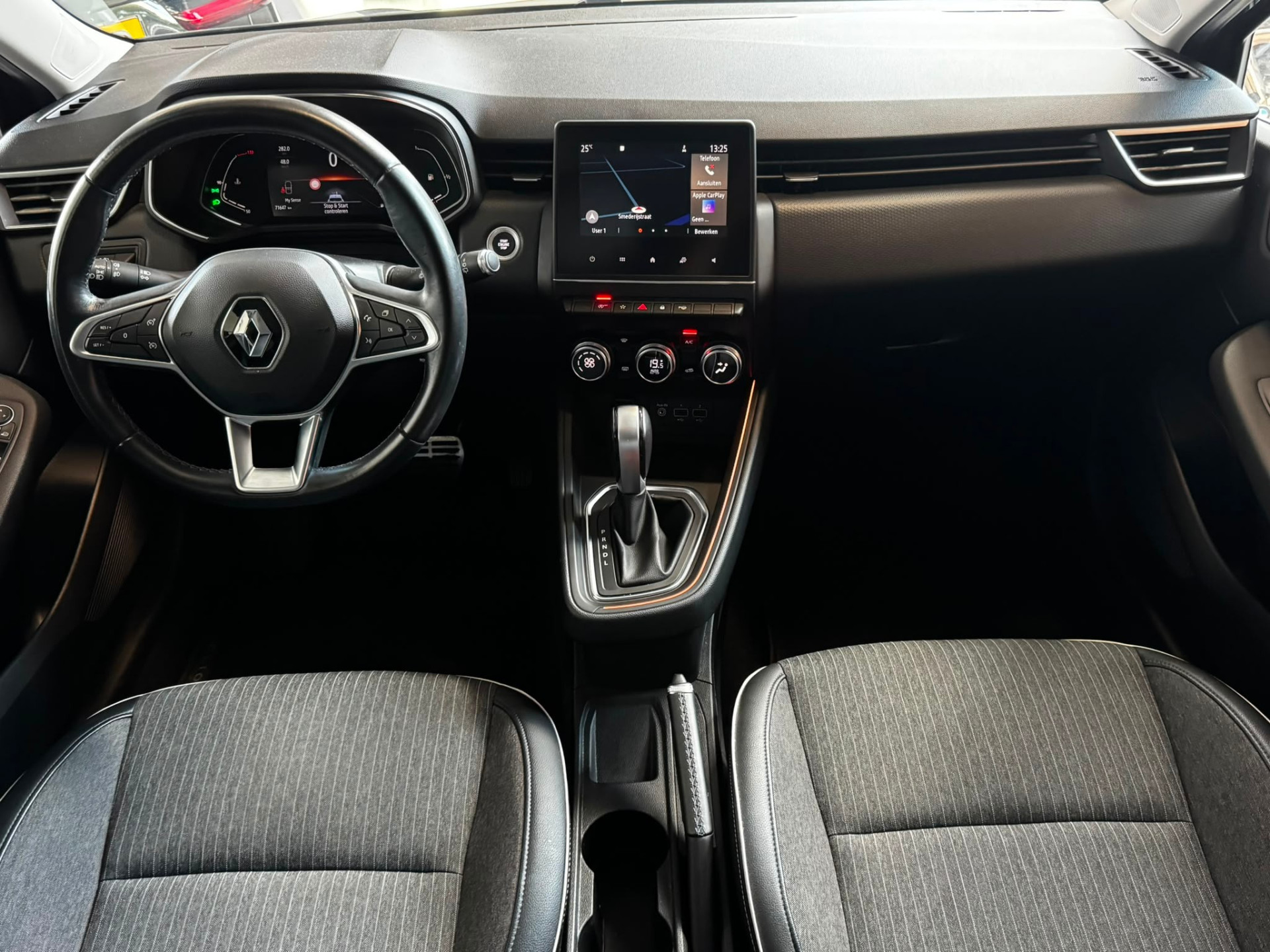 Renault Clio 1.0 TCe 100PK Automaat Intens Camera Trekhaak Apple-Carplay