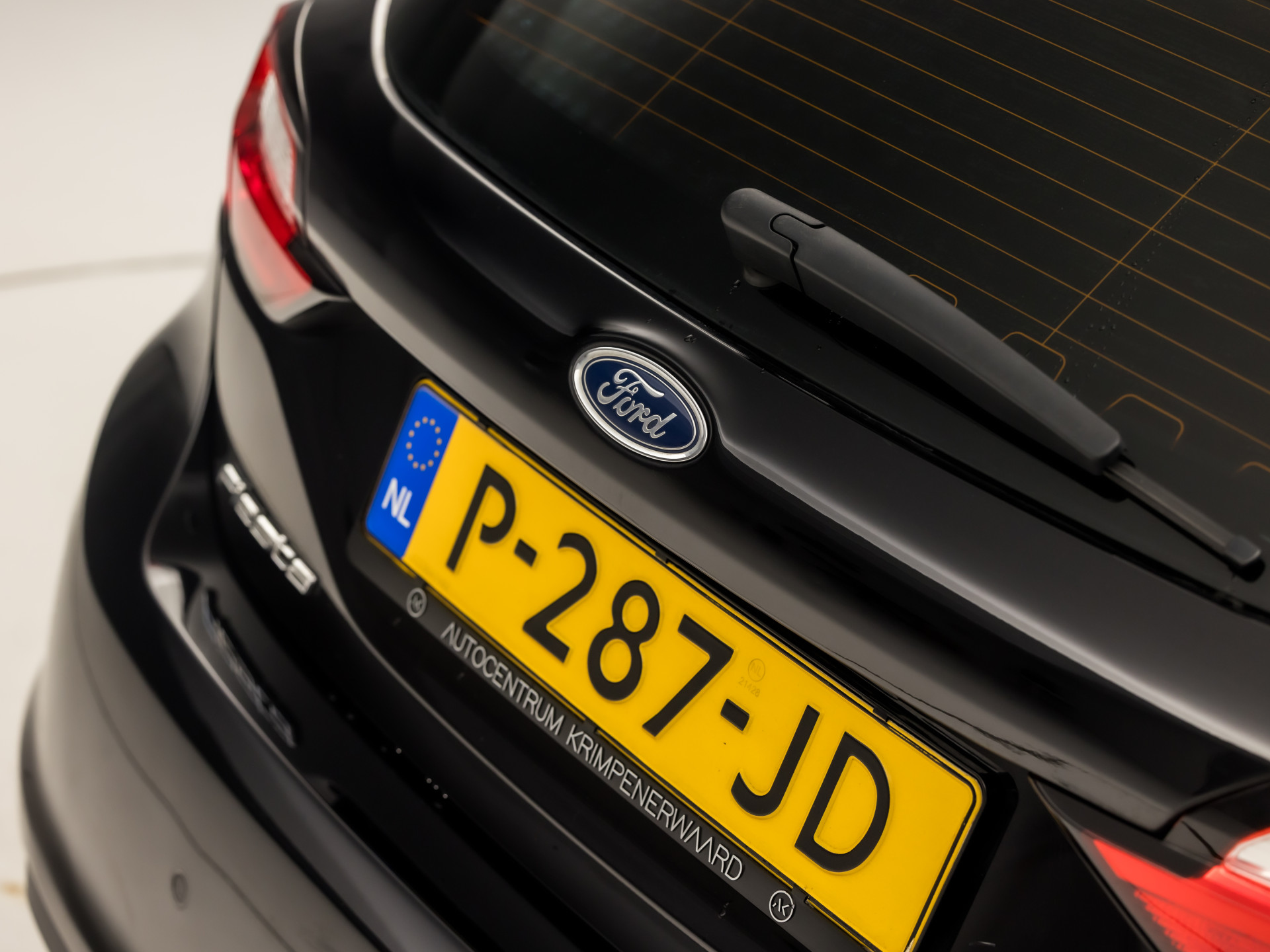 Ford Fiesta 1.0 EcoBoost Hybrid Titanium Sport (APPLE CARPLAY, GROOT NAVI, CLIMATE, GETINT GLAS, PARKEERSENSOREN, SPORTSTOELEN, LM VELGEN, CRUISE, NIEUWSTAAT)