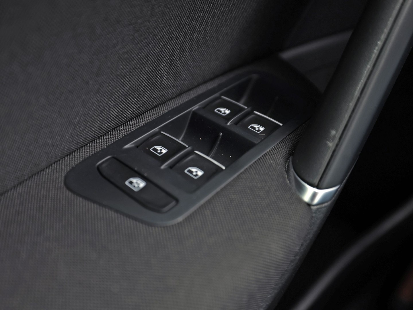 Volkswagen Golf Variant 1.5 TSI Highline 150Pk Automaat (VIRTUAL COCKPIT, APPLE CARPLAY, ALCANTARA, CAMERA, TREKHAAK, SPORTSTOELEN, GETINT GLAS, ADAPTIVE CRUISE, TREKHAAK, NIEUWSTAAT)