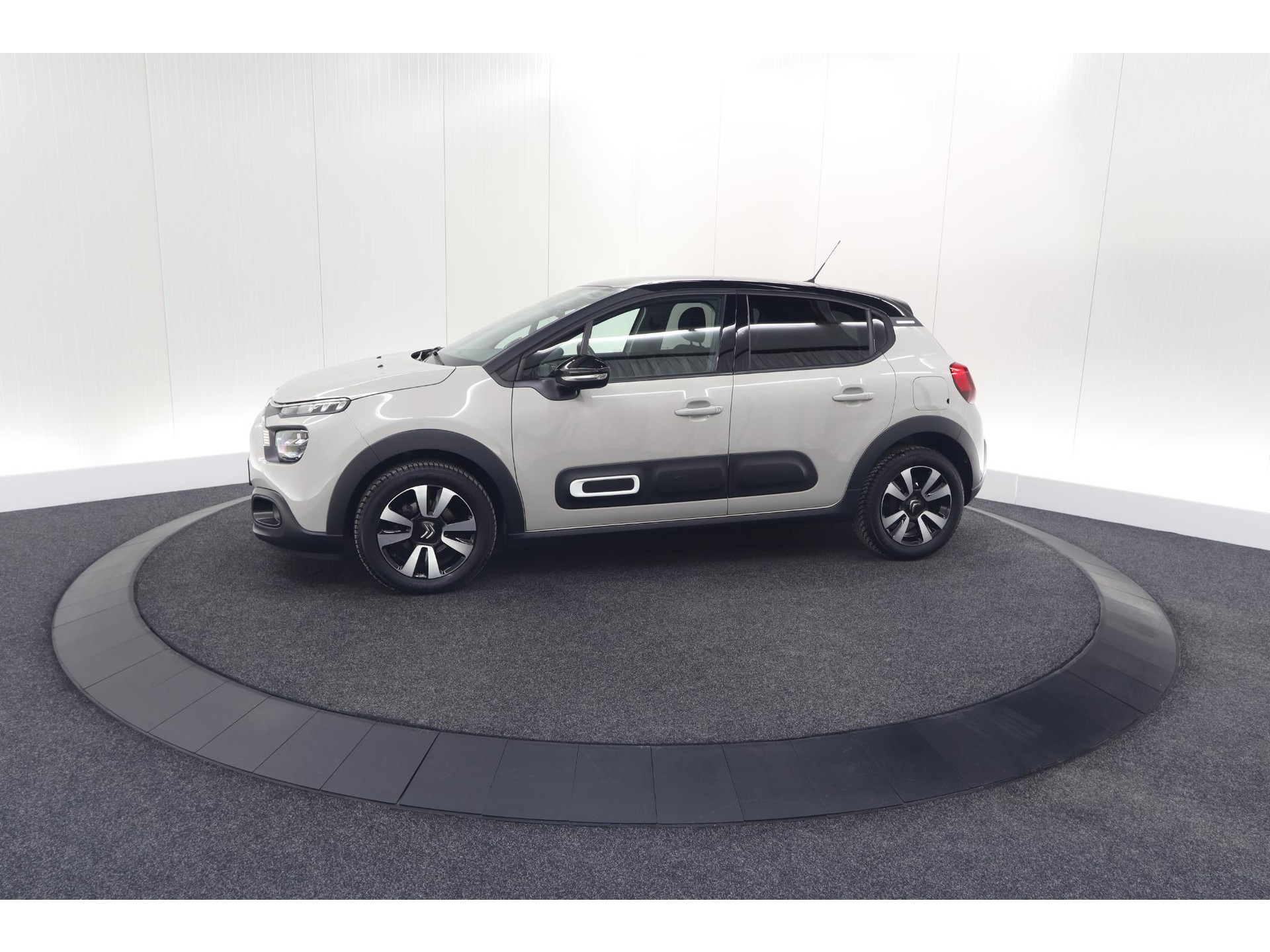 Citroen C3 PureTech 82 Feel Edition | Allseason Banden | Climate Control | Apple Carplay | Parkeersensoren