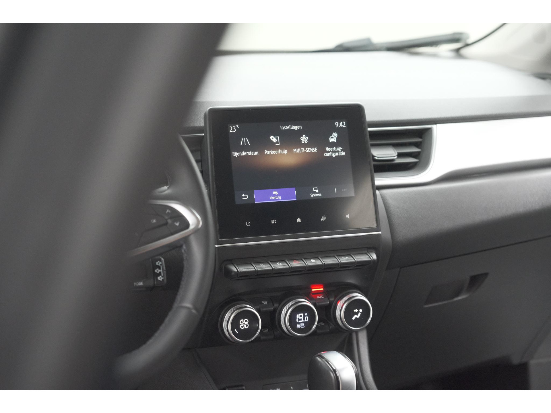 Renault Captur 1.6 E-Tech full hybrid 145 techno | Camera | Parkeersensoren | Climate control | Keyless