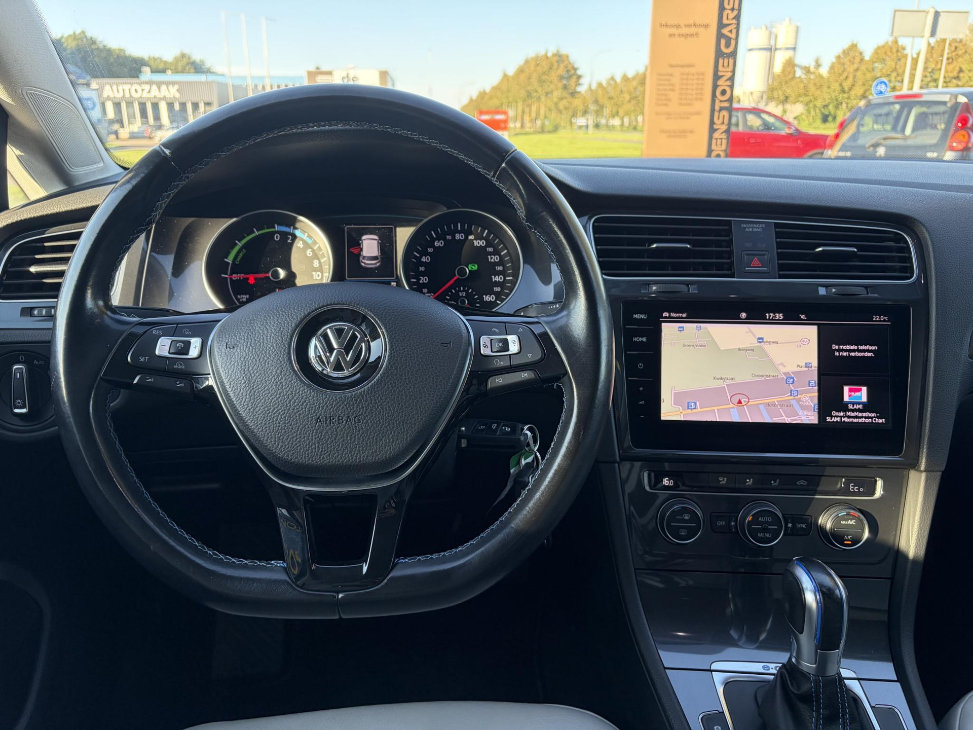 Volkswagen e-Golf e-Golf ✓SOH 88.57%✓Carplay✓Navi✓Leder✓Clima✓Cruise✓Pdc V+A✓LED✓16'' Lm velgen✓N.A.P✓Apk tot 02-2027