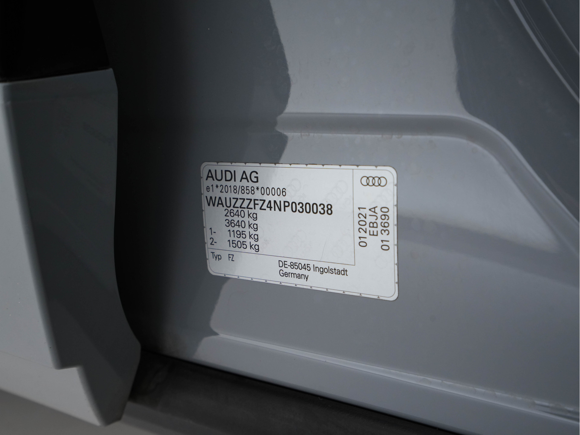 Audi Q4 e-tron 40 S-line Launch edition Competition 77 kWh [ 3-Fase-11kW ] {SOH-93%} (INCL-BTW) *HEATPUMP | LEATHER-FABRIC | SONOS-AUDIO | MATRIX-LED | ADAPTIVE-CRUISE | HEATED-SPORTSEATS | AMBIENTLIGHT | DIGI-COCKPIT | CAMERA | KEYLESS | DAB+ | NAVI-FULL