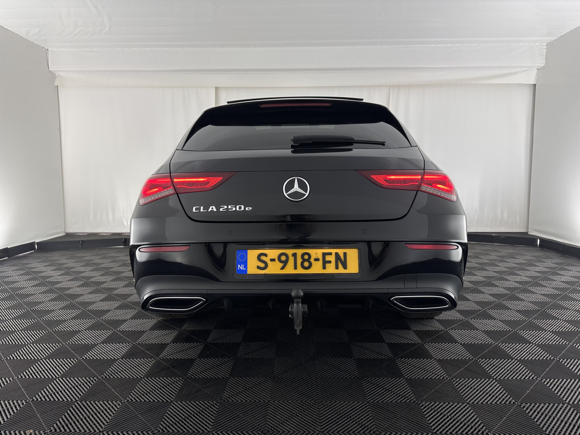 Mercedes-Benz CLA-klasse Shooting Brake 250 e AMG Line ( Plug-in ) (INCL.BTW) *PANO | LEATHER-MICROFIBRE | MULTIBEAM-LED | AMBIENT-LIGT | BLIND-SPOT | HEATED-SPORTSEATS | WIDE-SCREEN-DIGICOCKPIT | DAB+ | NAVI-FULLMAP | CAMERA | PRIVACY-GLASS | TOWBAR | 19