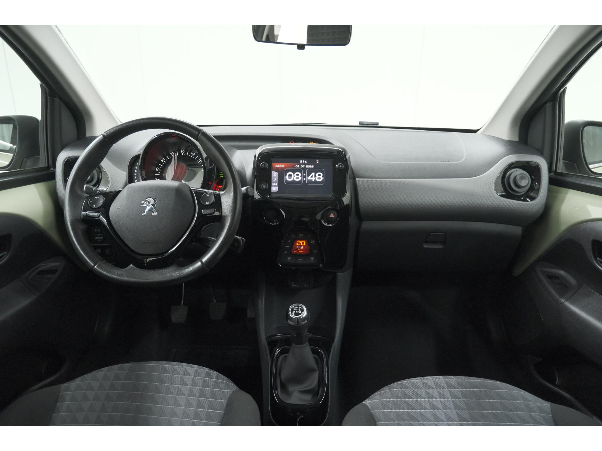 Peugeot 108 1.0 e-VTi Allure | Camera | Climate Control | Apple Carplay | 15 Inch Lichtmetalen Velgen