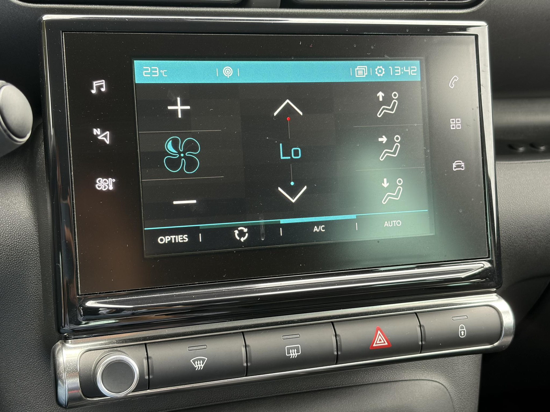 Citroen C3 Aircross 1.2 PureTech S&S Shine 1e Eigenaar l D-riem vv in 07-07-2025 l 360° Camera l Navi l Carplay l Net beurt gehad l Keyless l 17''Lmv l Rijstrooksensor l 110pk l Pdc V+A l 6 Bak l N.A.P l Apk tot 07-2027