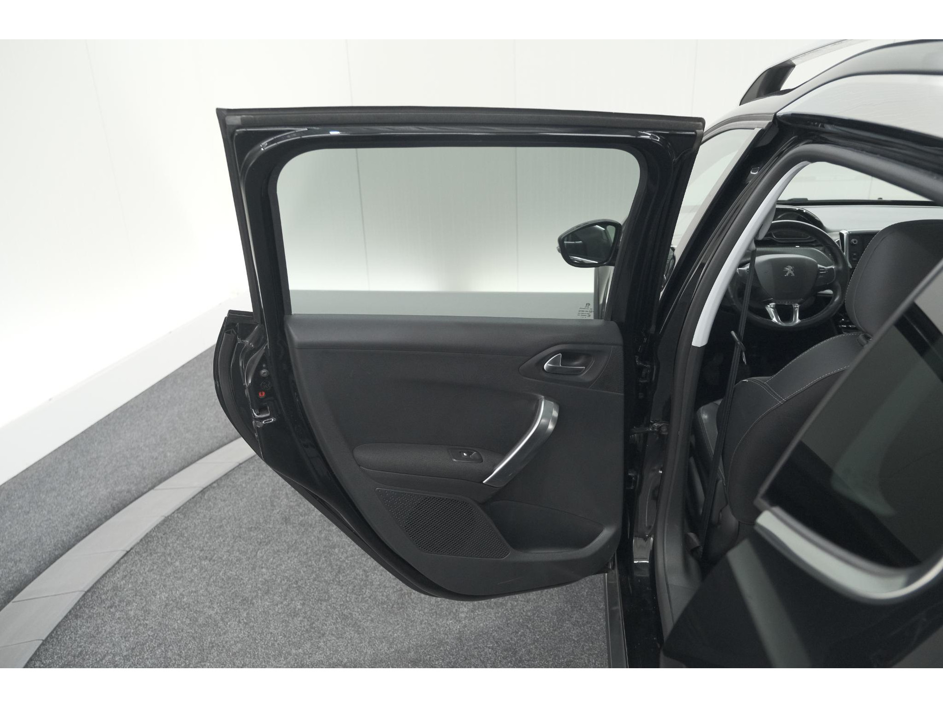 Peugeot 2008 PureTech 110 Allure | Panoramadak | Navigatie | Camera | Parkeersensoren