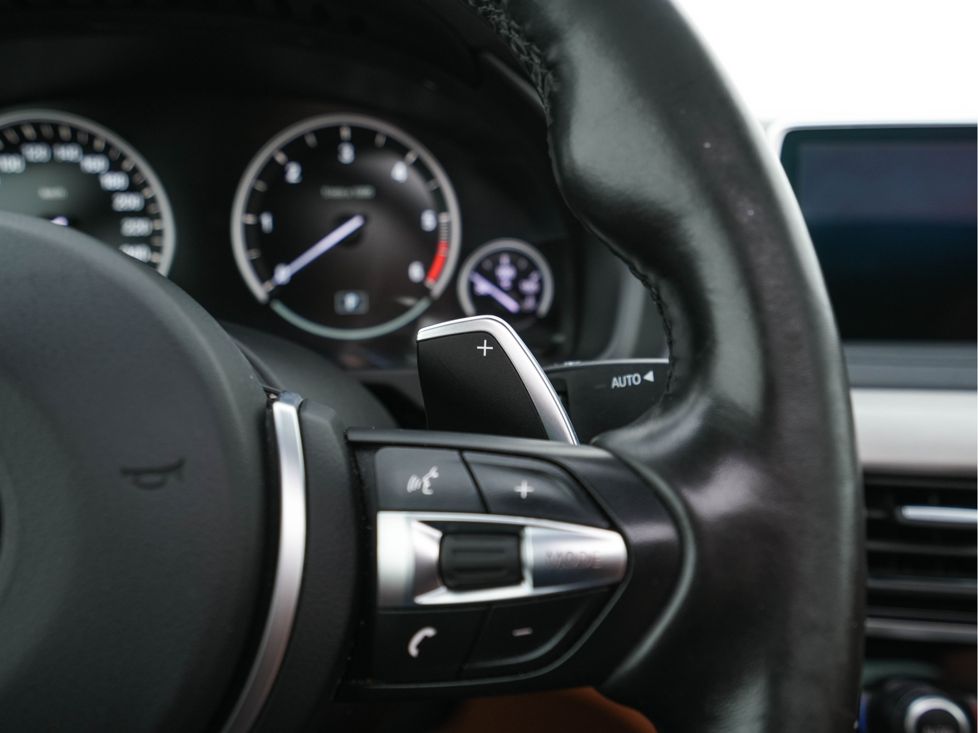 BMW X6 M50d M-Sport-Pack Innovation-Pack Aut. *PANO | LUXURY-LEATHER | FULL-LED | HARMAN/KARDON-SURROUND | MEMORY-PACK | TOPVIEW | HEAD-UP | NAVI-FULLMAP | SHIFT-PADDLES | CRUISE | HEATED-SPORTSEATS | 20''ALU*