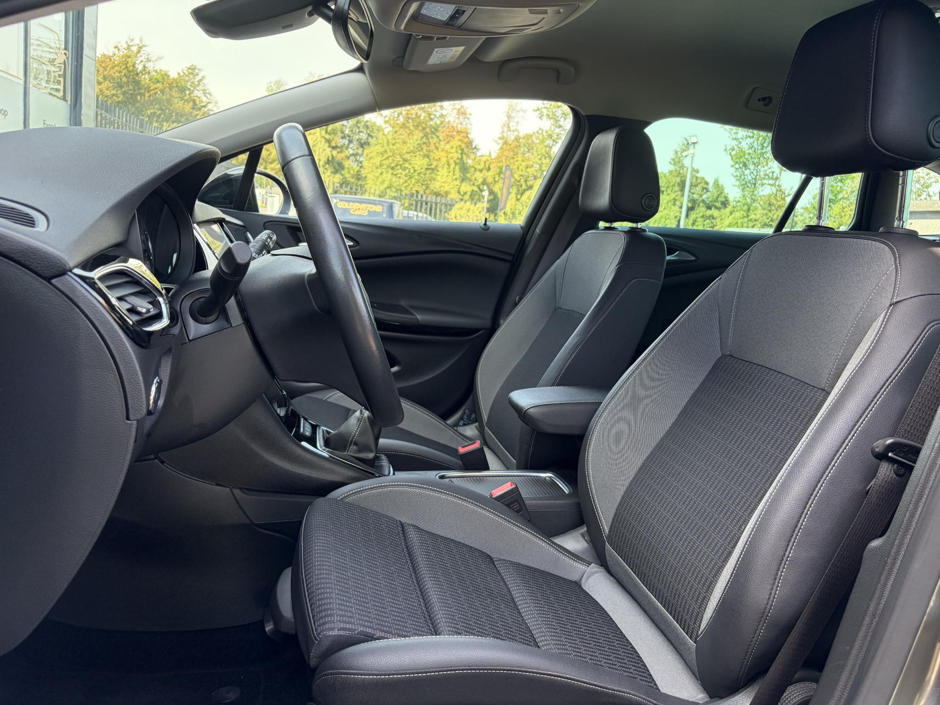 Opel Astra Sports Tourer 1.2 Business Elegance ✓1e Eigenaar✓110pk✓Carplay✓Camera✓Navi✓Clima✓Cruise✓Halfleder✓Comfortstoel✓Pdc V+A✓6 Bak✓Dealer Onderhouden✓Keyless✓Lm velgen✓N.A.P✓Apk tot 06-2027