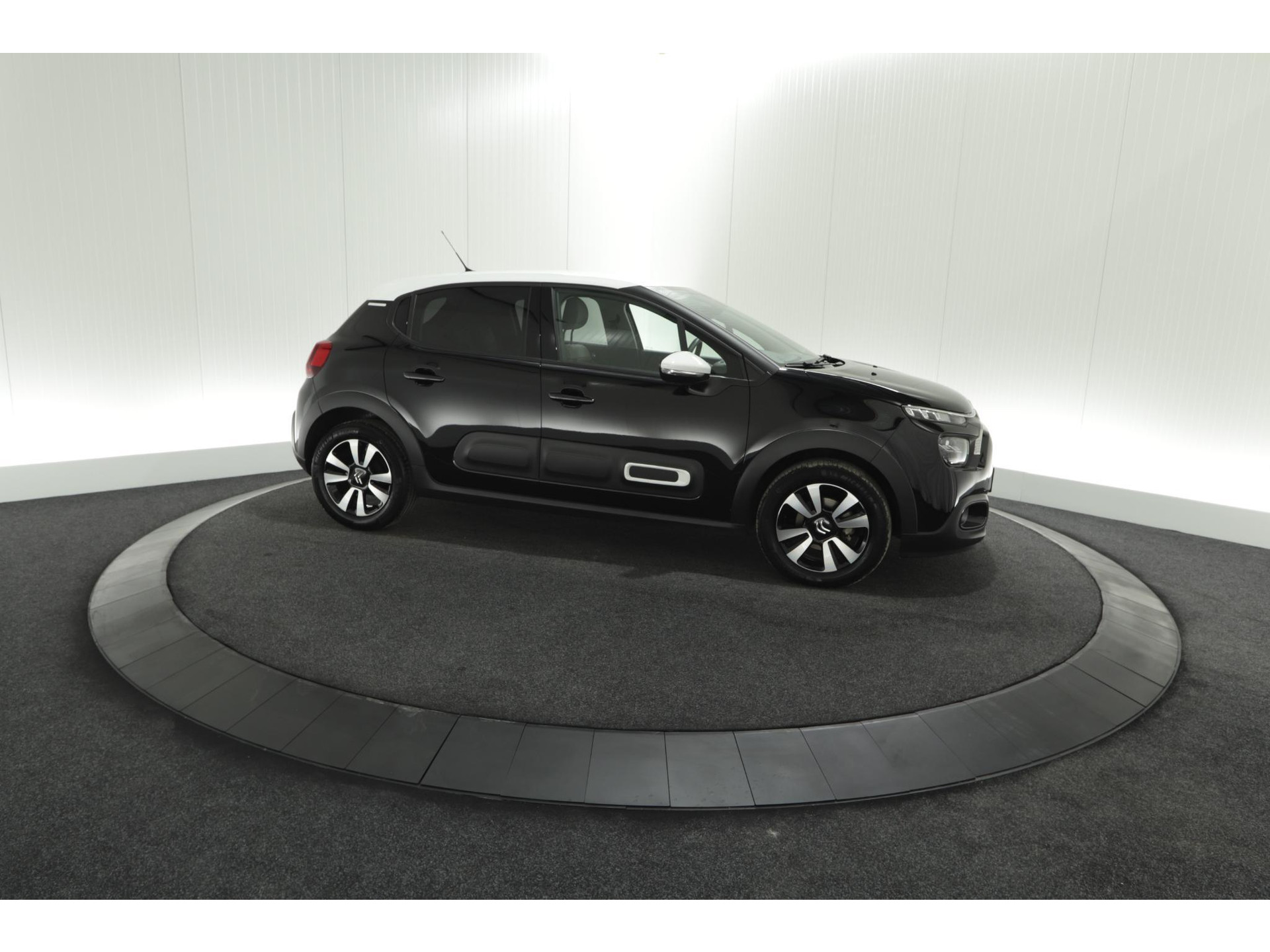 Citroen C3 PureTech 82 Feel Edition | Apple Carplay | Parkeersensoren | Navigatie | Climate Control | 16 Inch Velgen