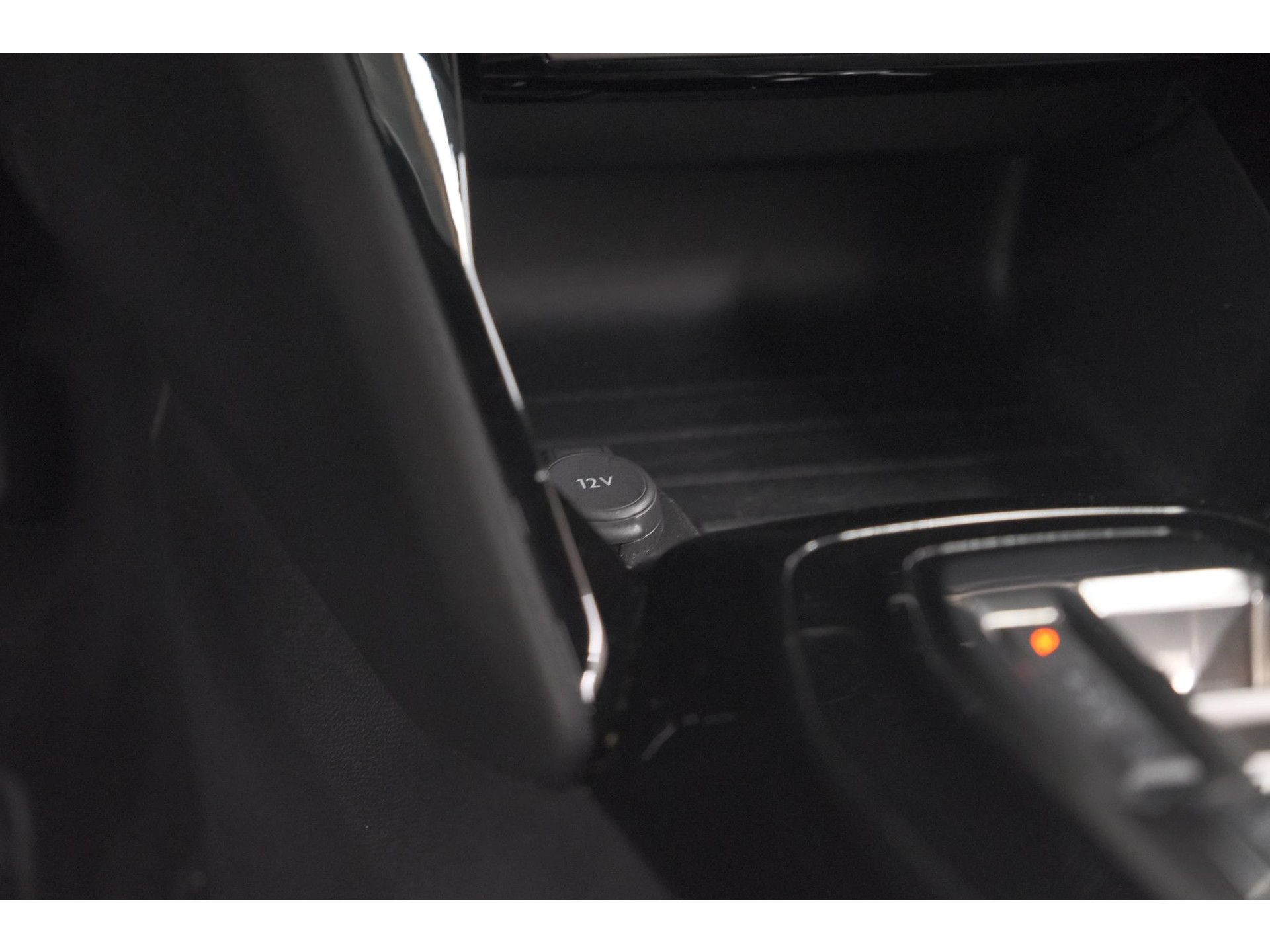 Peugeot 2008 Hybrid 136 e-DSC6 Allure | 360 Camera | Adaptieve Cruise Control | Dodehoekdetectie | Navigatie
