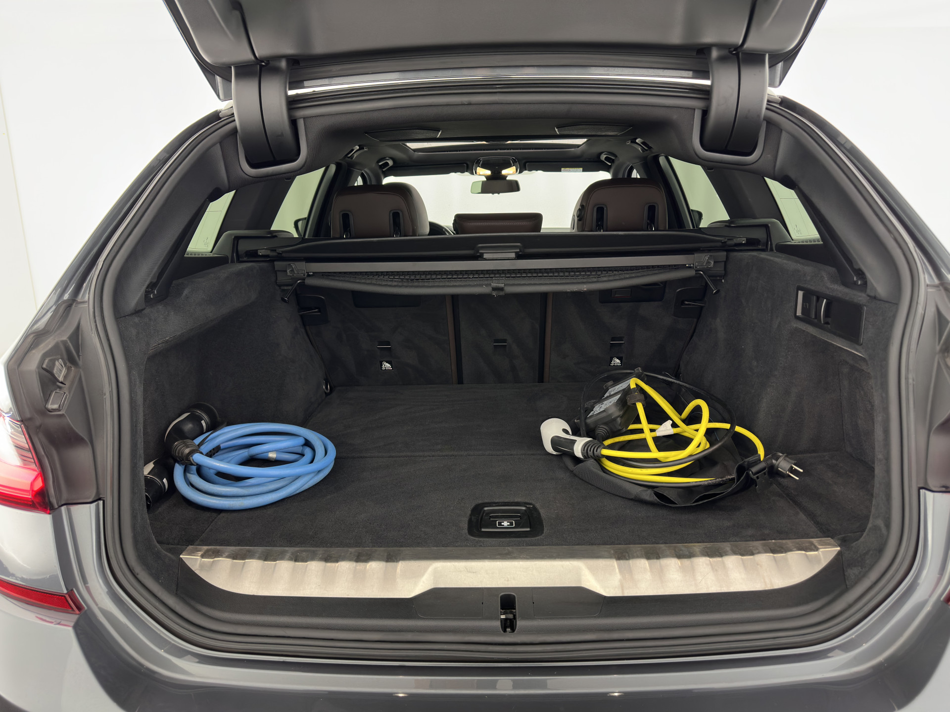 BMW 3-serie Touring 320e M-Sportpack Business Edition Plus (Plug-In) (INCL-BTW) *PANO | LASER-LED | LEATHER | HEATED-SPORTSEATS | HARMAN/KARDON | VIRTUAL-COCKPIT | AMBIENT-LIGHT | NAVI-FULLMAP | DAB+ | 18''ALU*