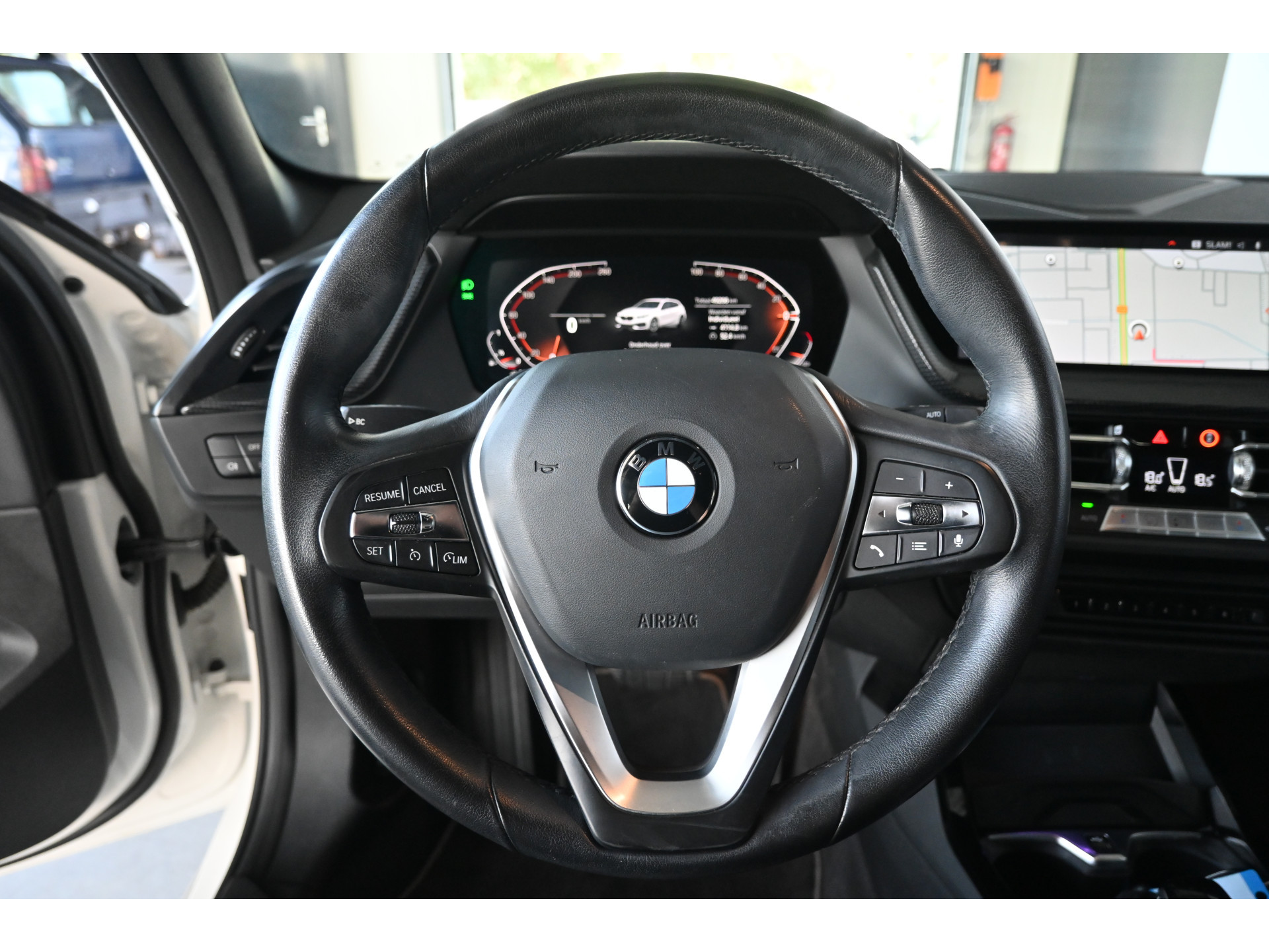 BMW 1-serie 118i High Executive Automaat Clima Virtual Cockpit LED Stoelverwarming CarPlay 100% Onderhouden! Inruil mogelijk!
