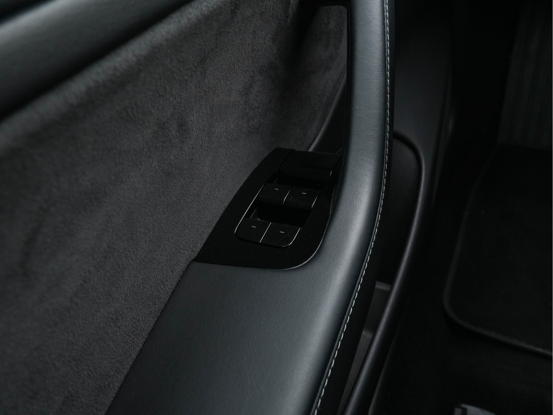 Tesla Model 3 Standard RWD Plus 60 kWh [ 3-Fase-11Kw ] {SOH-88%} (INCL-BTW) Aut. *PANO | AUTO-PILOT | LEATHER | KEYLESS | FULL-LED | MEMORY-PACK | SURROUND-VIEW | DAB | CARPLAY | DIGI-COCKPIT | LANE-ASSIST | COMFORTSEATS | 18"ALU*