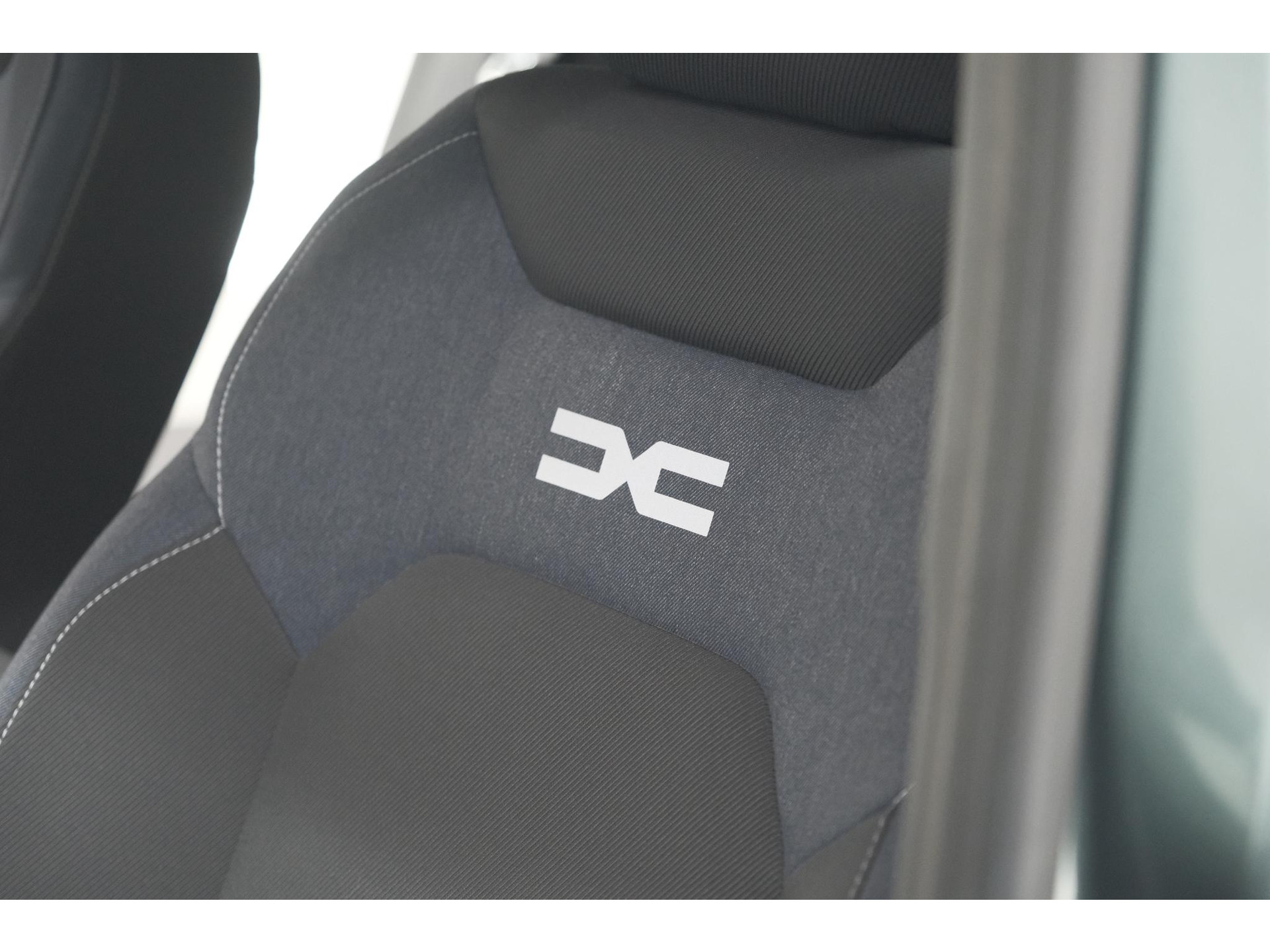 Dacia Duster Mild Hybrid 130 Expression | Camera | Stoelverwarming | Apple Carplay | Navigatie