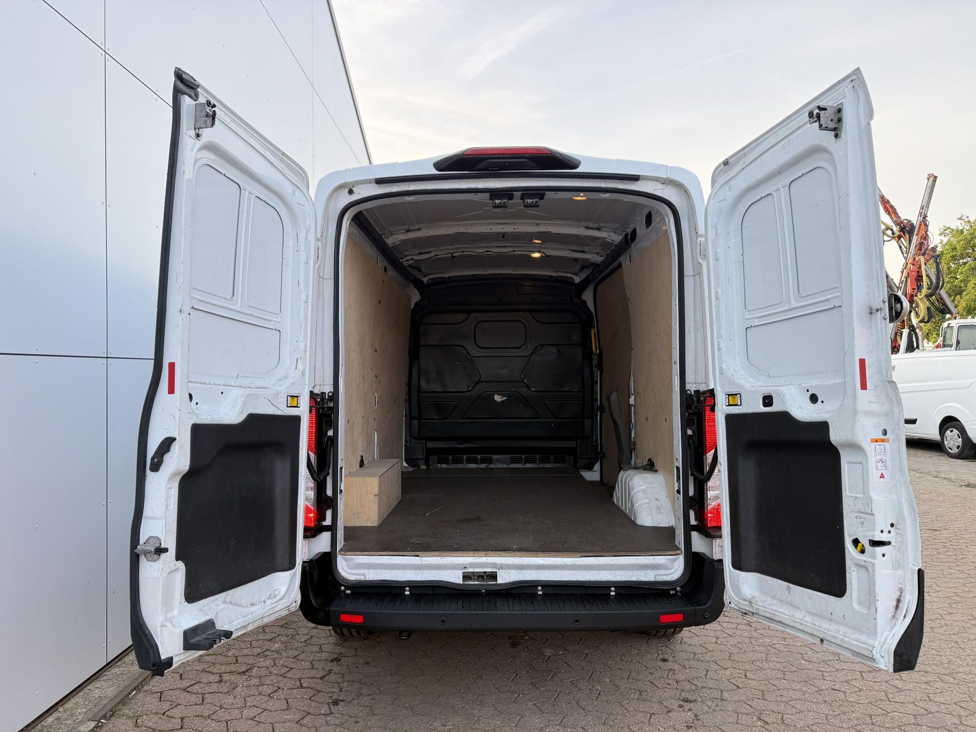 Ford e-Transit 68kWh 184PK L2H2 317km WLTP 95,6% (SOH) BEV Snelladen 360° Camera Cruise control Climate control Carplay Navigatie Parkeersensoren