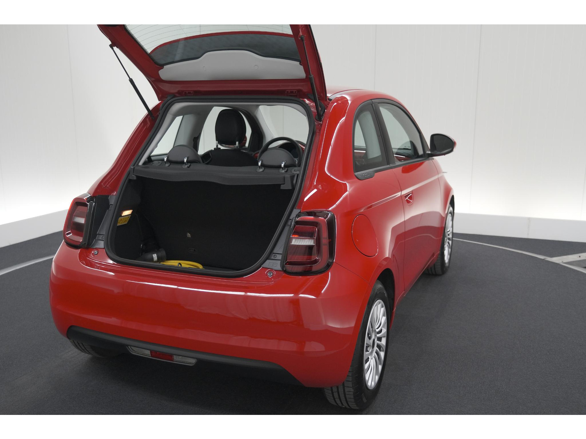 Fiat 500 Urban 42 kWh | SOH 97,9% | 3 Fase | Camera | Apple Carplay | Keyless start