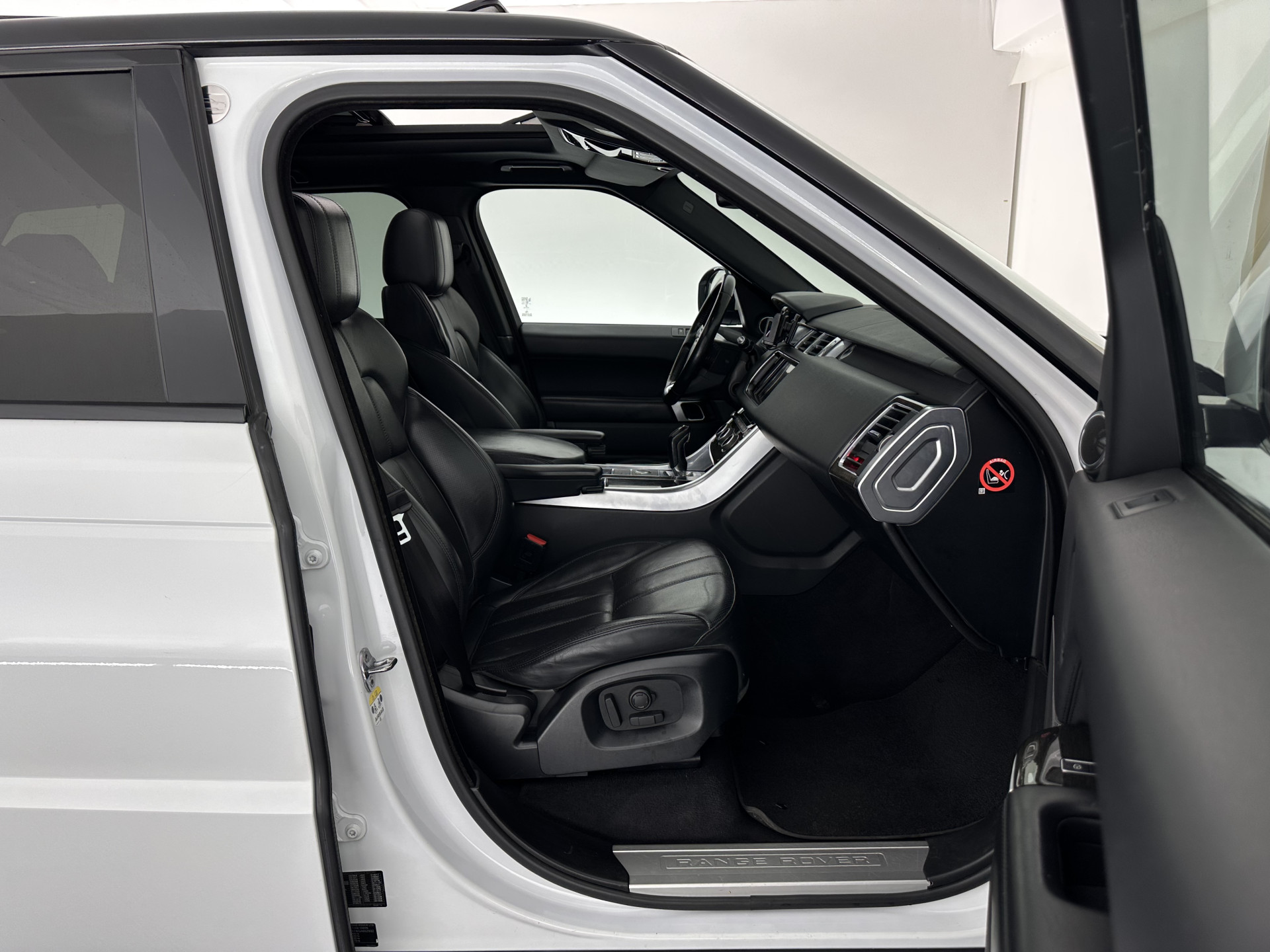 Land Rover Range Rover Sport 3.0 TDV6 HSE Dynamic Aut. *PANO | DIGI-COCKPIT | LEATHER | XENON | NAVI-FULLMAP | CAMERA | AIRSUSPENSION | ECC | PDC | HEATED-SPORTSEATS | MERIDIAN-SOUND | SHIFTPADDLES | PRIVACYGLASS | CRUISE | 21''ALU*