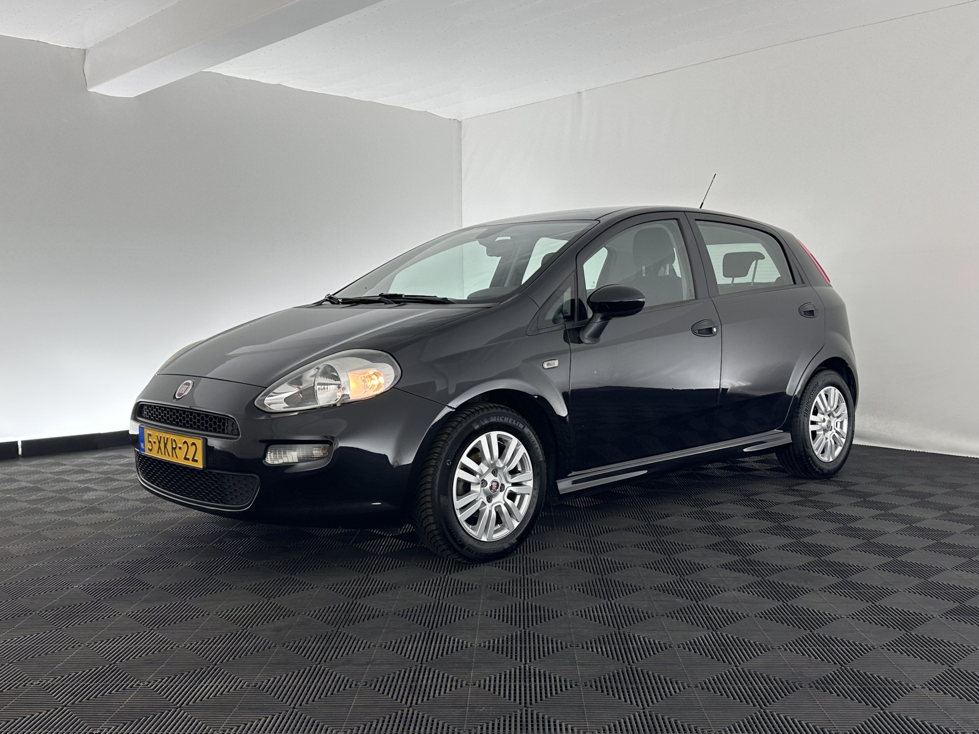 Fiat Punto Evo 1.3 M-Jet Street Pack-Easy *AIRCO | CRUISE | COMFORT-SEATS | SIDE-SKIRTS | PDC | TOWBAR | RADIO-CD | 15"ALU*