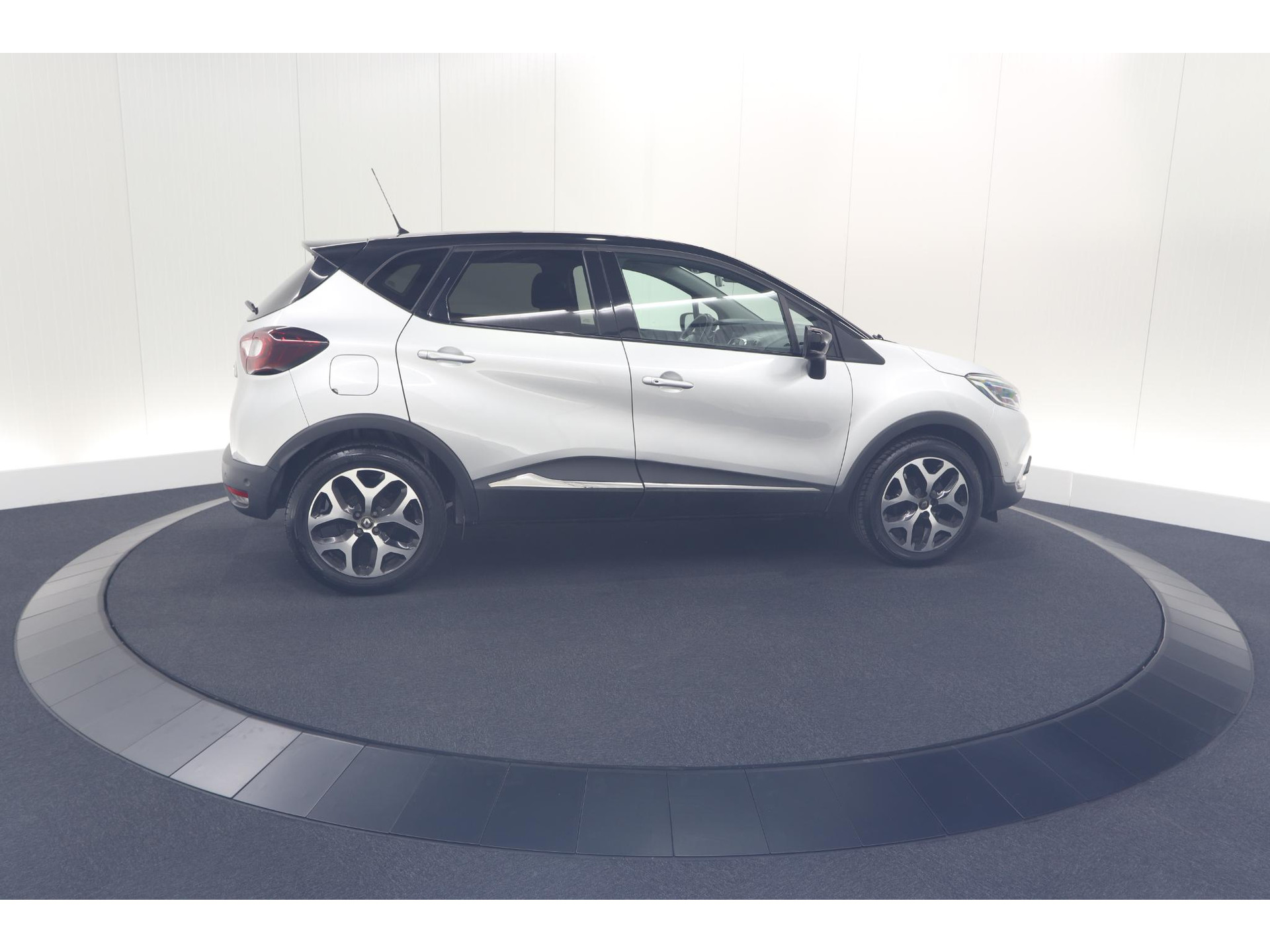 Renault Captur TCe 90 Intens | Camera | Dodehoekdetectie | Navigatie | Parkeersensoren