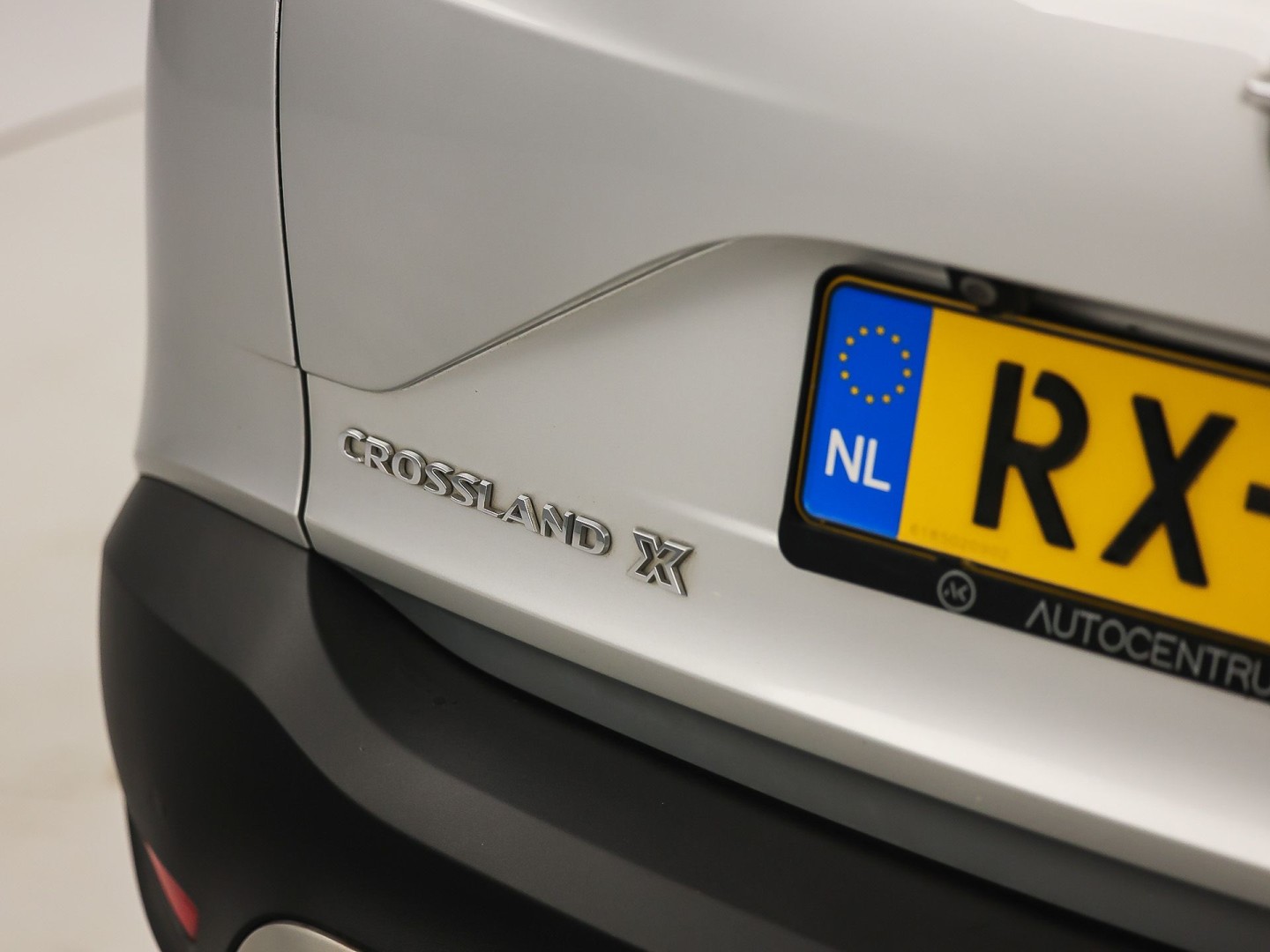 Opel Crossland X 1.2 Turbo Innovation (APPLE CARPLAY, GROOT NAVI, CLIMATE, 360 CAMERA, STUUR/STOELVERWARMING, SPORTSTOELEN, GETINT GLAS, CRUISE, NIEUWSTAAT)