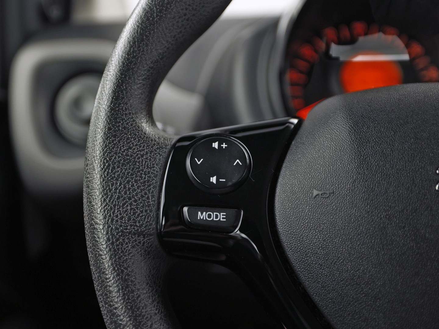 Peugeot 108 1.0 e-VTi Sport (AIRCO, ELEK RAMEN, SPORTSTOELEN, BLUETOOTH, NIEUWSTAAT)