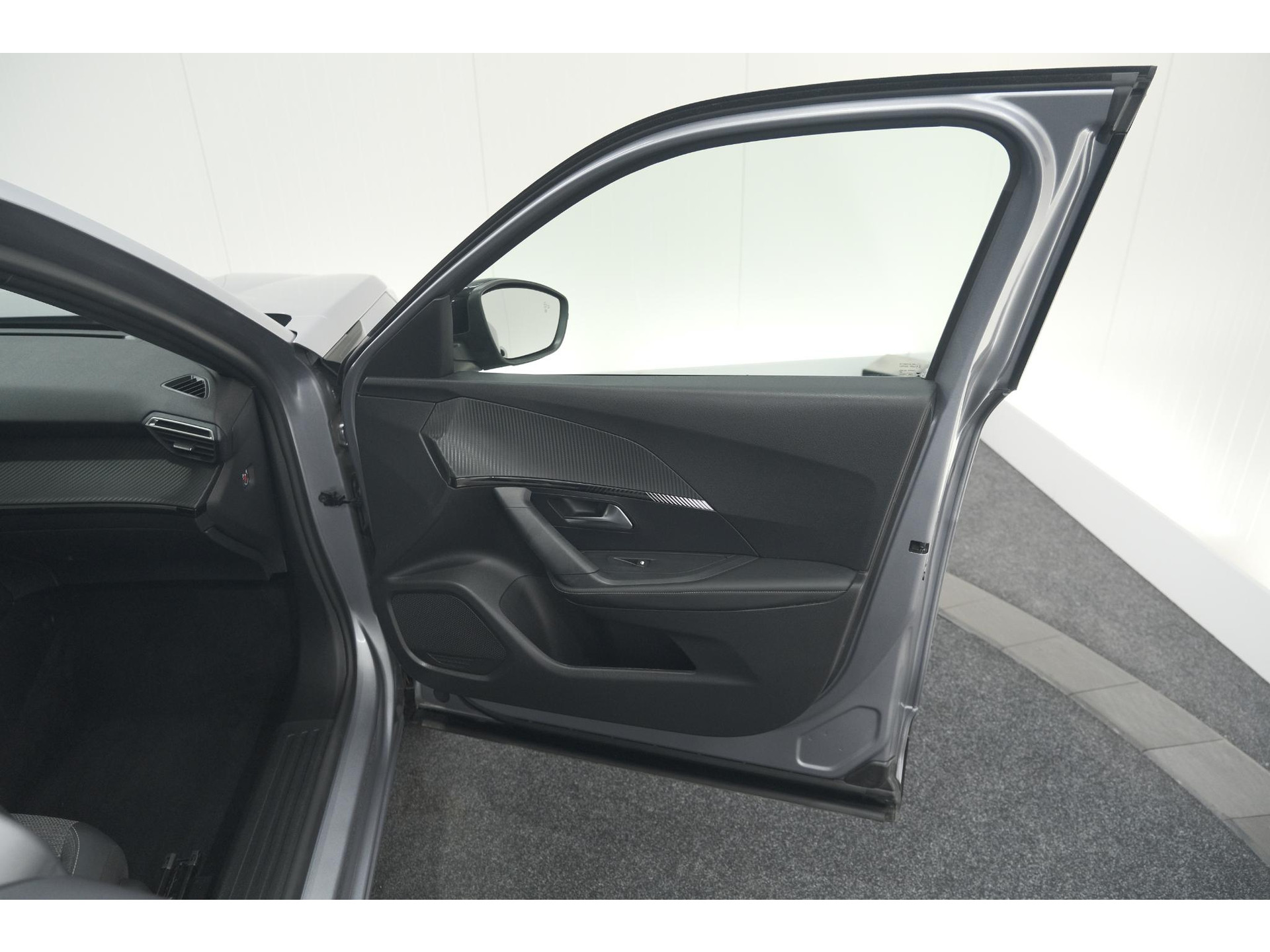 Peugeot 2008 Hybrid 136 e-DCS6 Allure | 360 Camera | Adaptieve Cruise Control | Dodehoekdetectie | Navigatie