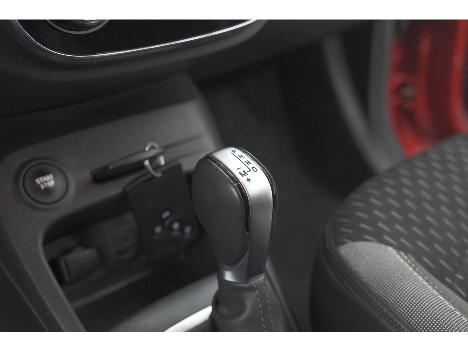 Renault Captur TCe 120 EDC Intens | Trekhaak | Camera | Navigatie | Parkeersensoren