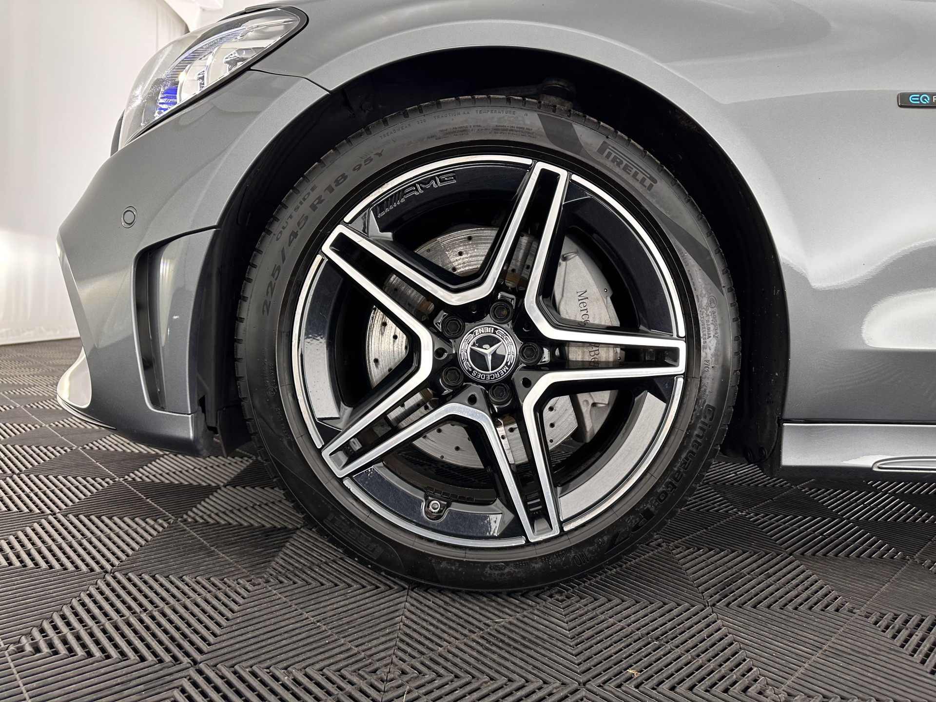 Mercedes-Benz C-klasse Estate 300 e AMG Limited Business Solution ( Plug-in ) (INCL-BTW) Aut. *LEATHER-ALCANTARA | FULL-LED | NAVI-FULLMAP | TOPVIEW | BLINDSPOT | PREMIUM-AUDIO | DAB | CARPLAY | AMBIENTLIGHT | DIGI-COCKPIT | SPORTSEATS | TOWBAR | 18"ALU*