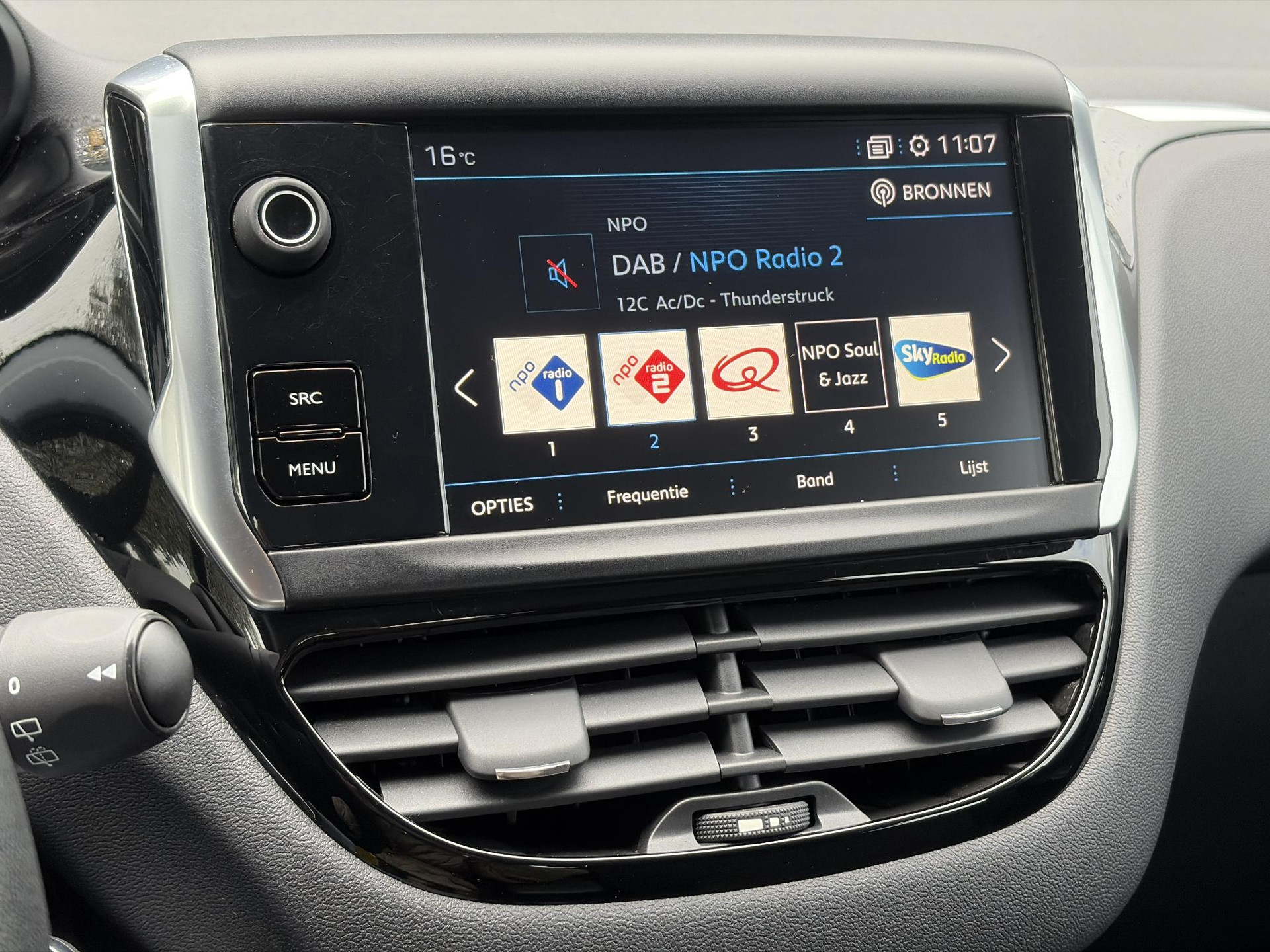 Peugeot 208 1.2 PureTech Blue Lion ✓D-riem vv 2024✓Dealer Onderhouden✓Carplay✓Navi✓Trekhaak✓2e Eigenaar✓Recent beurt gehad✓Airco✓Cruise✓Pdc✓5 Deurs✓Weinig Km✓N.A.P✓Apk tot 08-2027