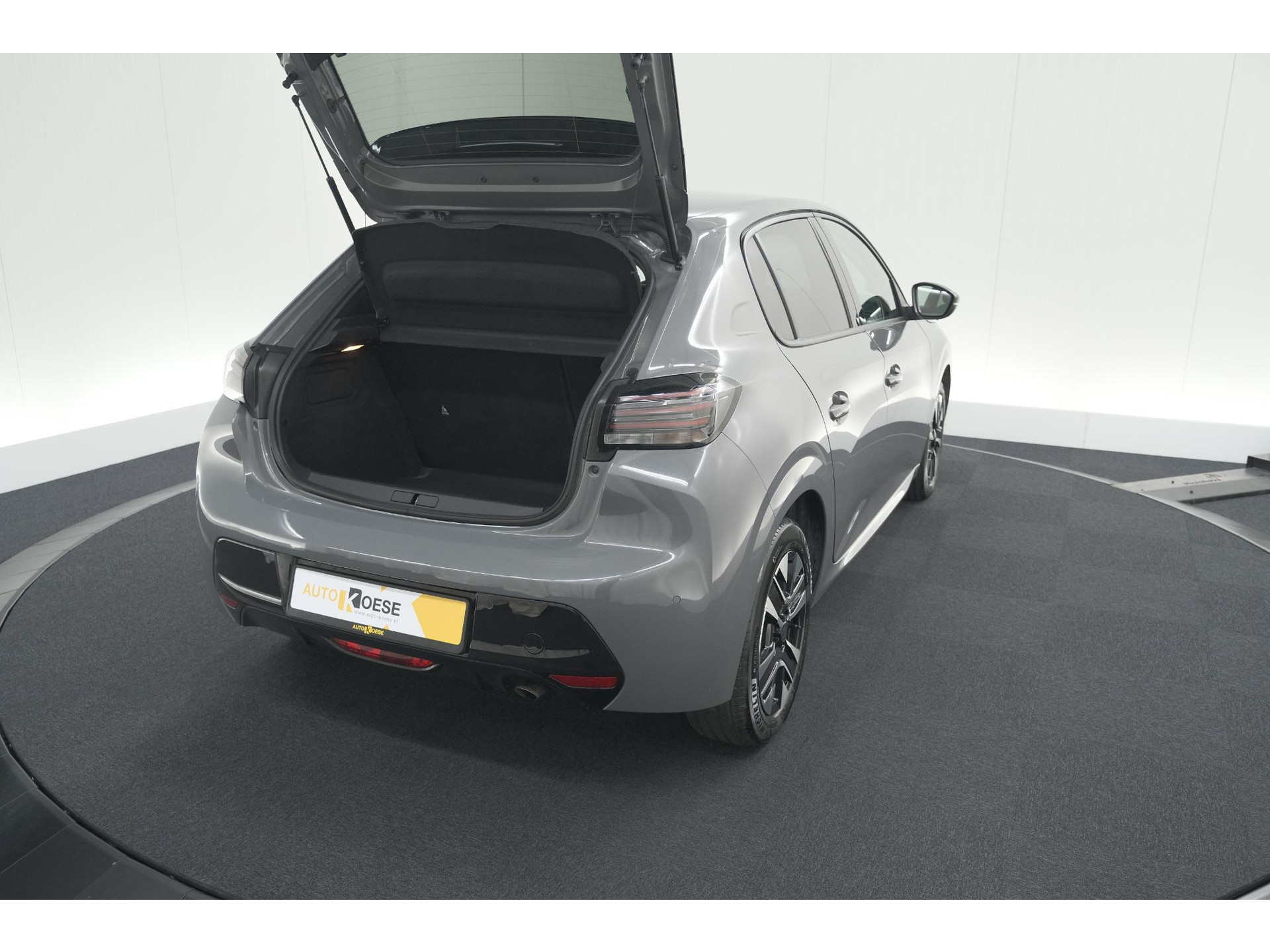 Peugeot 208 PureTech 100 Allure | Apple Carplay | Parkeersensoren | Climate Control