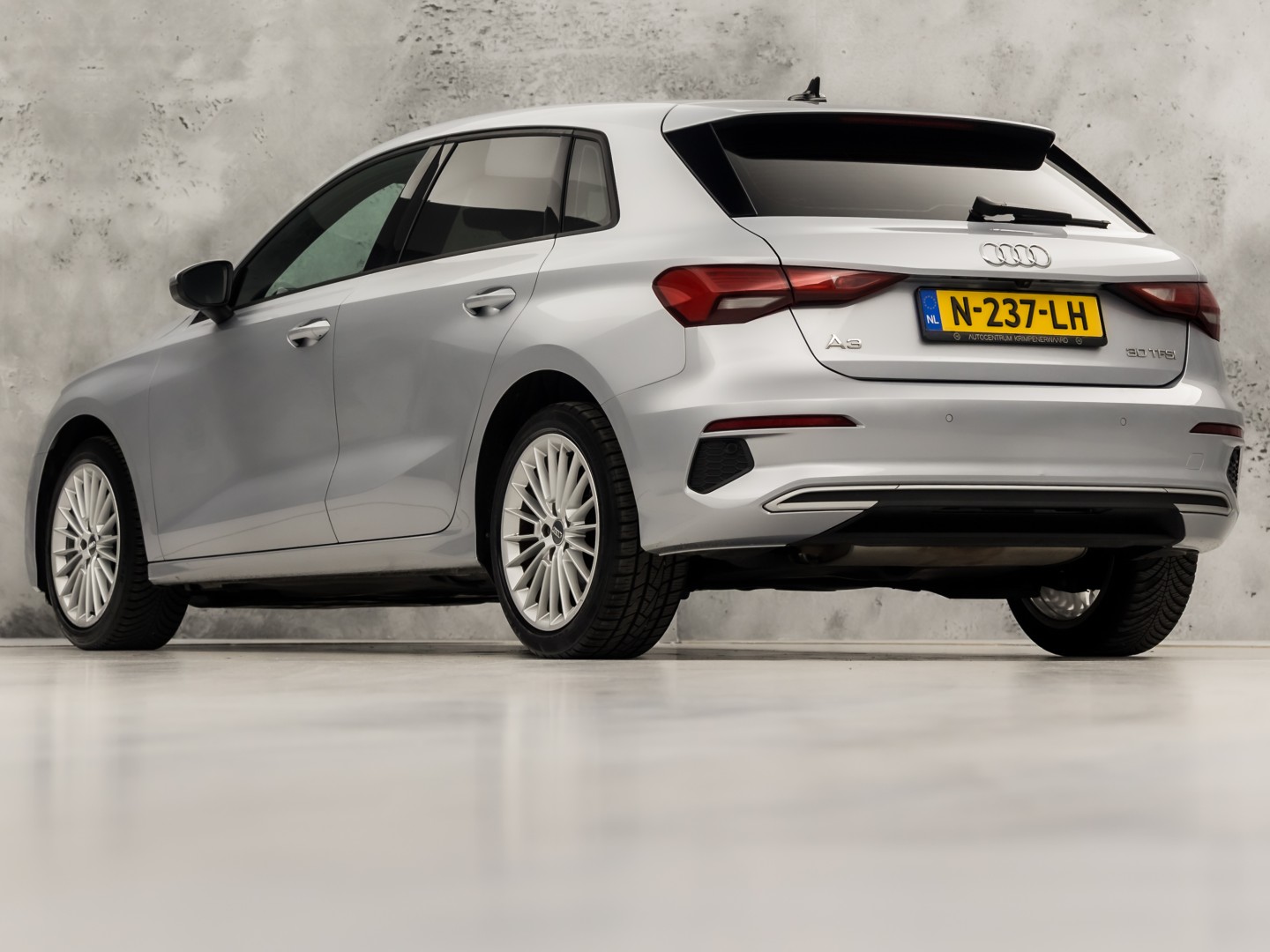 Audi A3 Sportback 30 TFSI Sport (APPLE CARPLAY, GROOT NAVI, CAMERA, ELEK STOEL, ADAPTIVE CRUISE, STOELVERWARMING, SPORTSTOELEN, GETINT GLAS, KEYLESS START, NIEUWSTAAT)