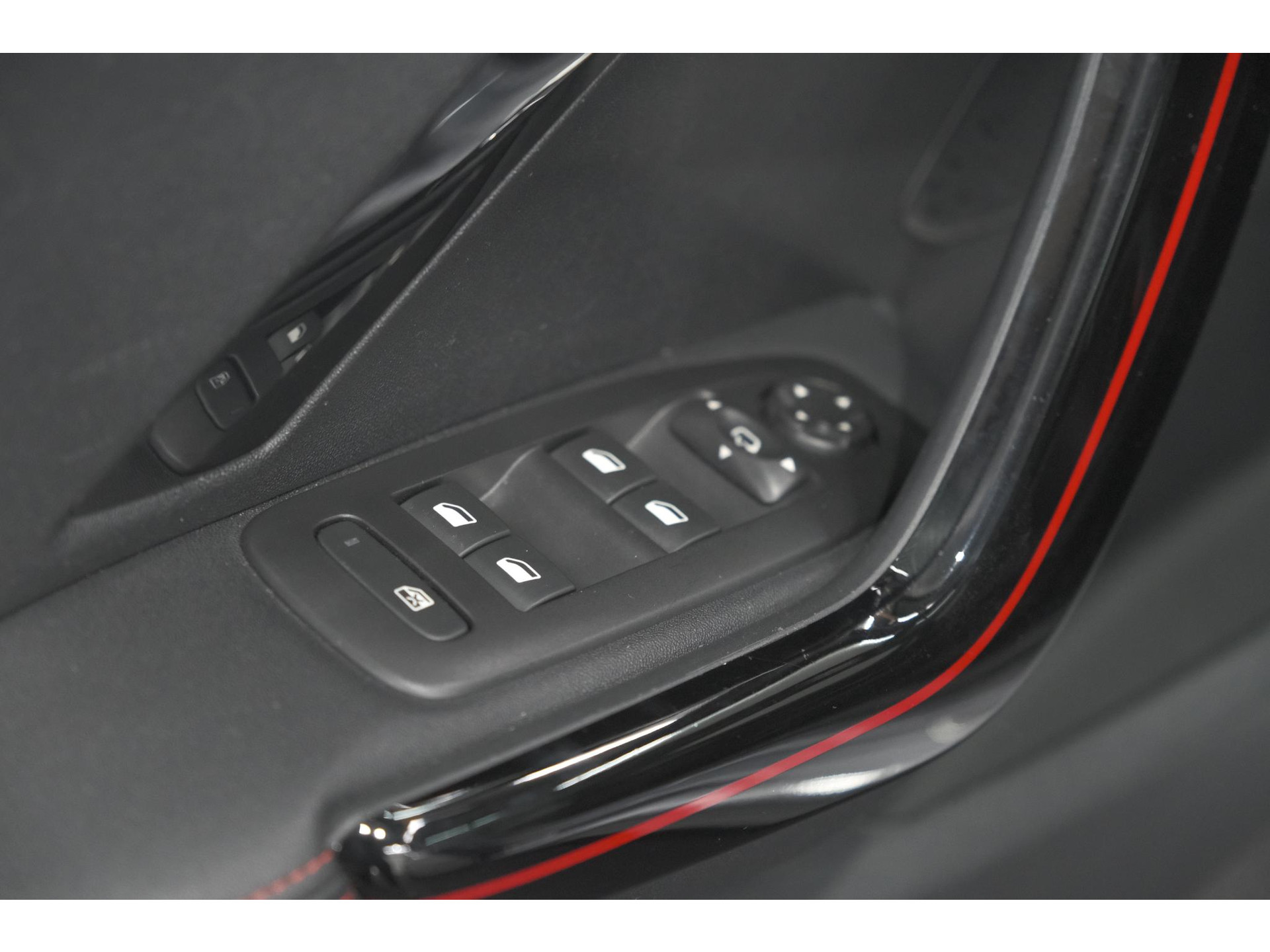 Peugeot 2008 PureTech 110 EAT6 GT-Line | Trekhaak | Panoramadak | Apple Carplay | Parkeersensoren