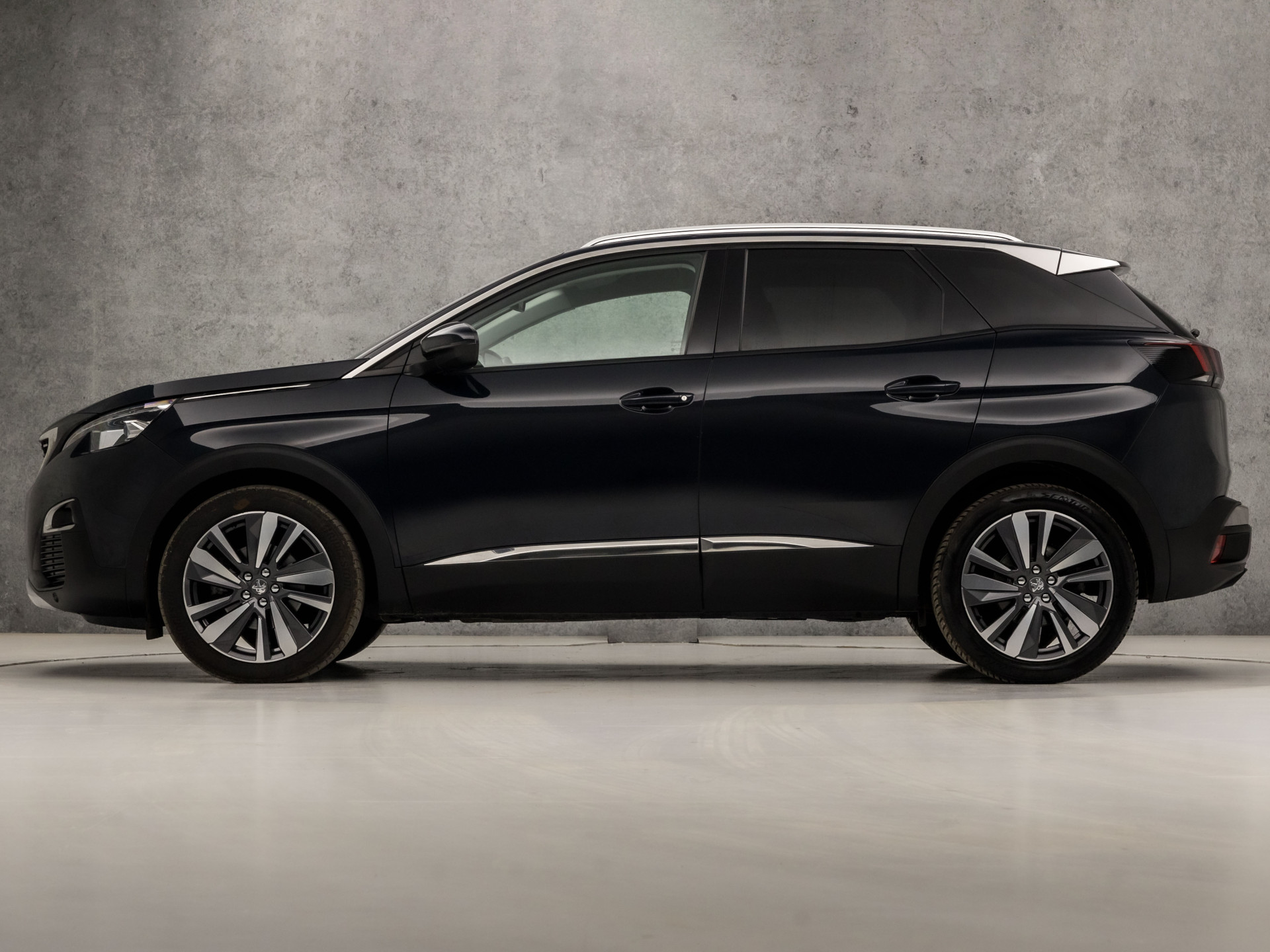 Peugeot 3008 1.2 PureTech Allure Automaat (APPLE CARPLAY, LED KOPLAMPEN, FOCAL AUDIO, LEDER, SPORTSTOELEN, GETINT GLAS, CRUISE, DAKRAILS, NIEUWSTAAT)