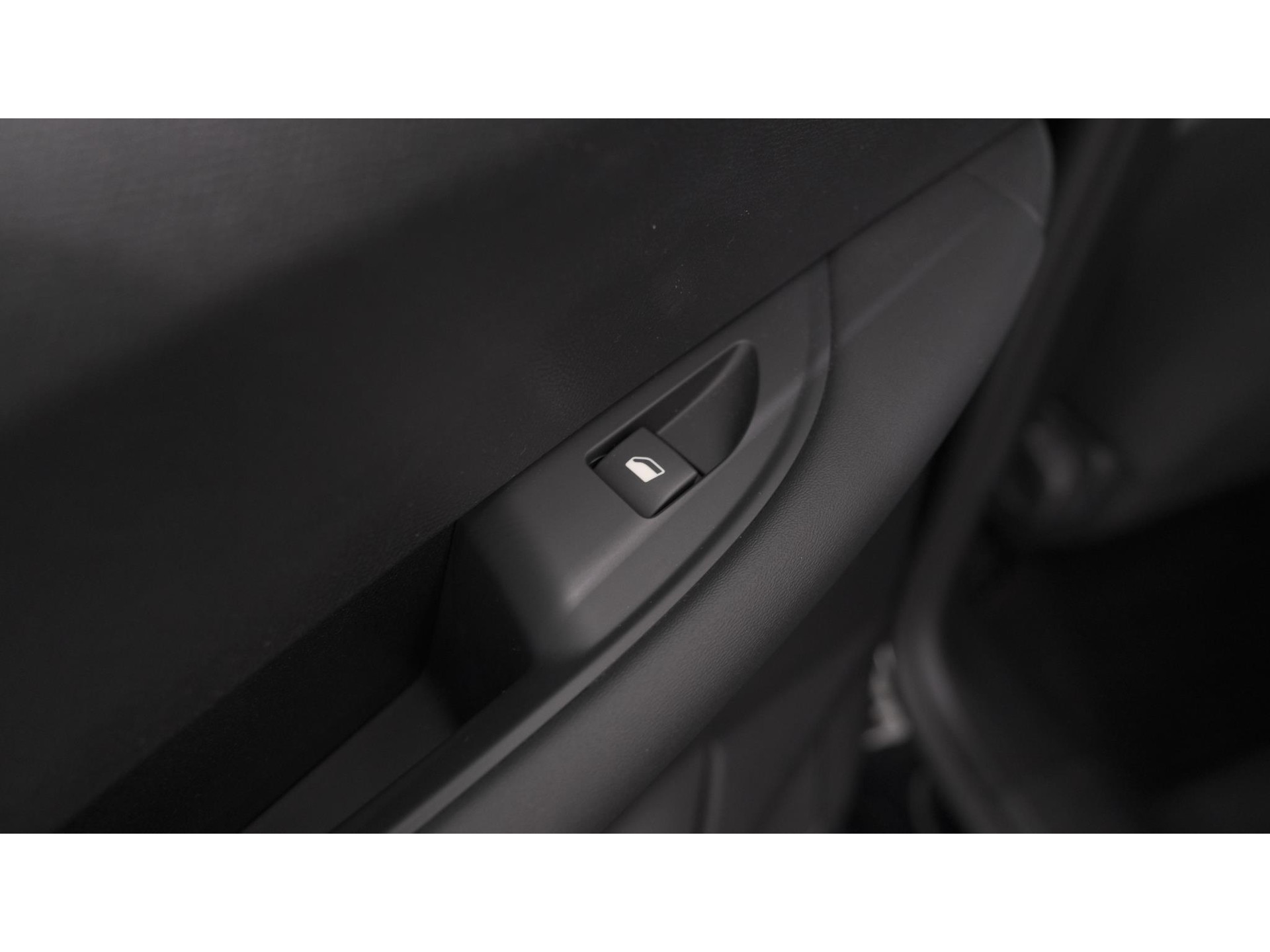 DS 3 Crossback PureTech 100 Montmartre | Parkeersensoren | Apple Carplay | Allseason Banden | Navigatie | Climate Control