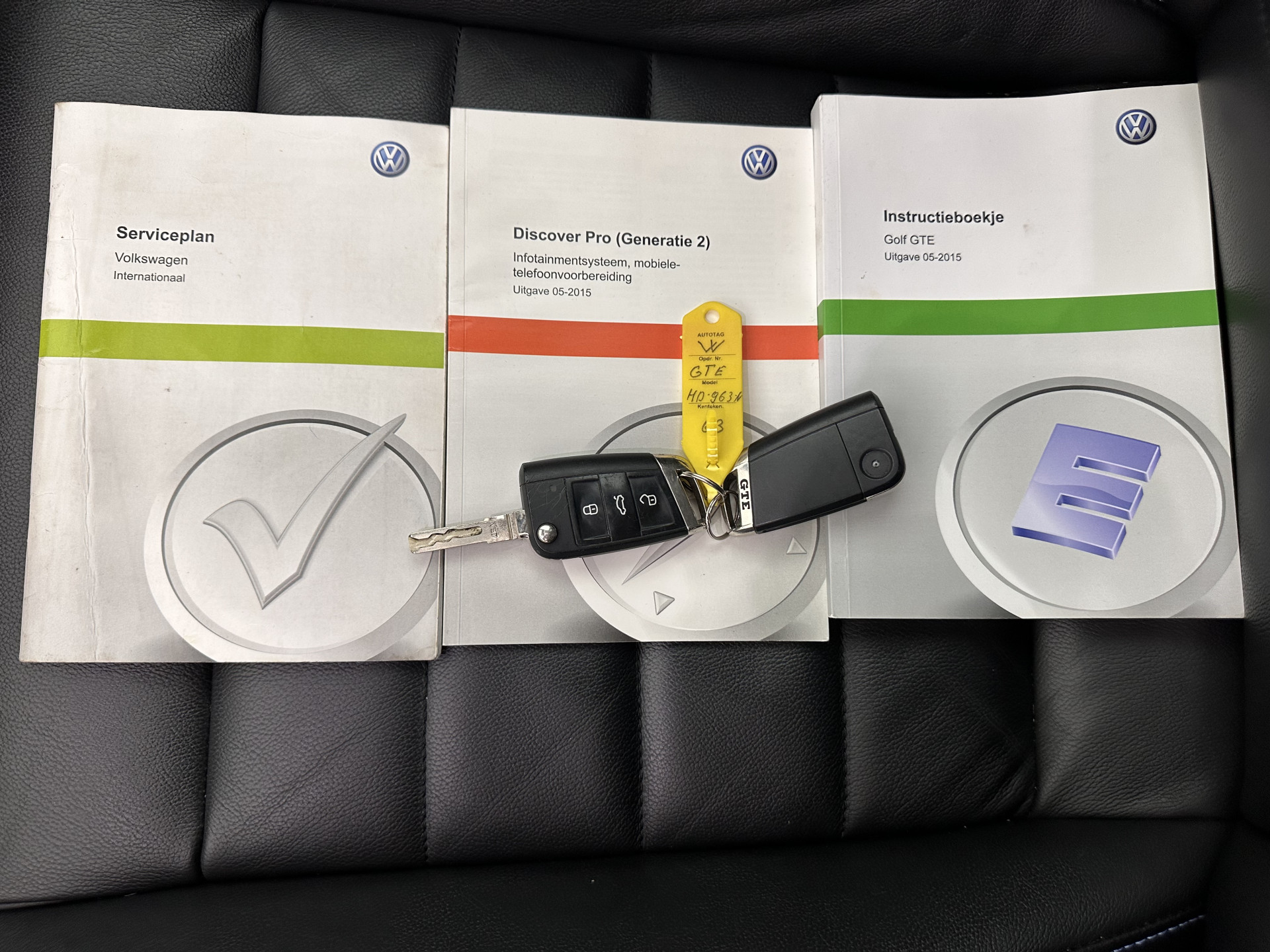 Volkswagen Golf 1.4 TSI GTE Executive-Plus-Pack Aut. *PANO | FULL-LED | LEATHER | LANE-ASSIST | BLIND-SPOT | ADAPTIVE-CRUISE | CAMERA | DAB | NAVI-FULLMAP | ECC | SHIFT-PADDLES | PDC | HEATED-SPORTSEATS | PRIVACY-GLASS | 18"ALU*