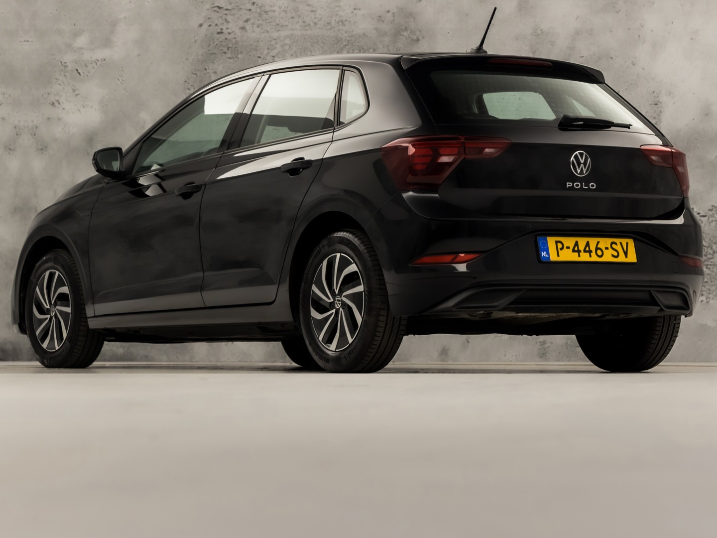 Volkswagen Polo 1.0 TSI Sport (VIRTUAL COCKPIT, 1e EIGENAAR, APPLE CARPLAY, GROOT NAVI, CLIMATE, STOELVERWARMING, SPORTSTOELEN, GETINT GLAS, LM VELGEN, CRUISE, PARKEERSENSOREN, NIEUWSTAAT)