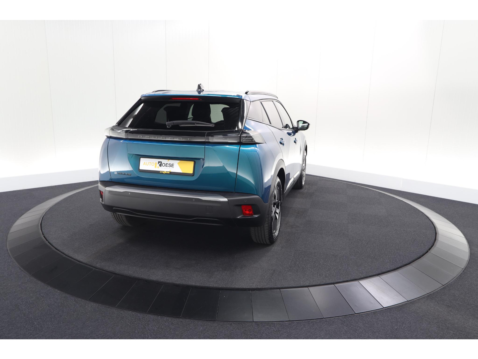 Peugeot e-2008 EV Allure Avantage 54 kWh | SOH 97,8% | 11 KW Lader | Apple Carplay | Parkeersensoren