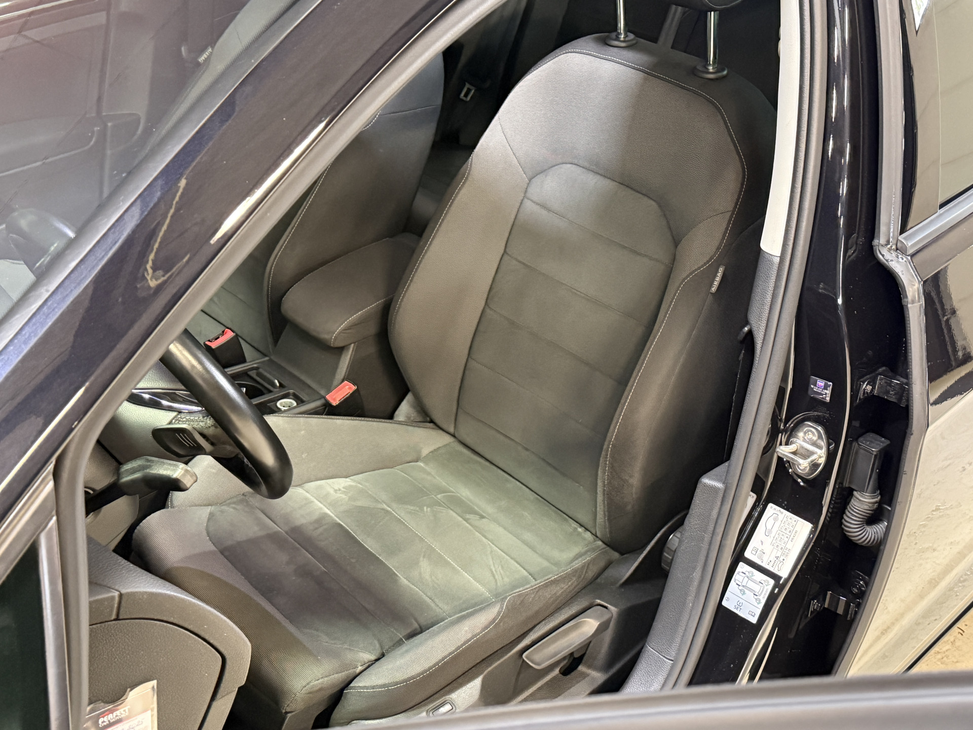 Volkswagen Golf 1.5 TSI Highline Business R | Distr.riem vv 207.000km | Stoel/Stuurverw. | Panoramadak |