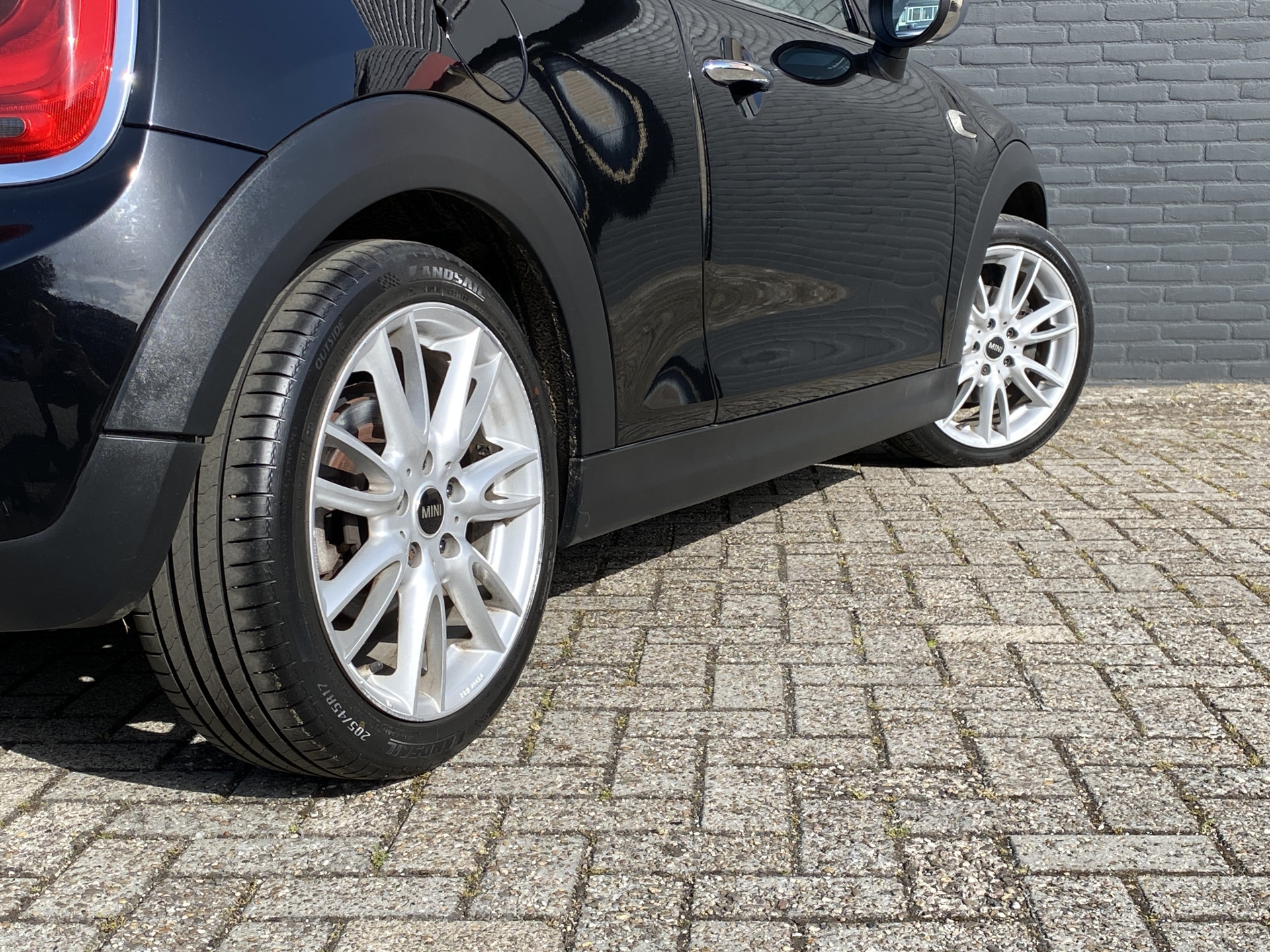 MINI Mini 1.5 Cooper Pepper 136 pk | navigatie | panoramadak | bluetooth | cruise control | chromen details | trekhaak