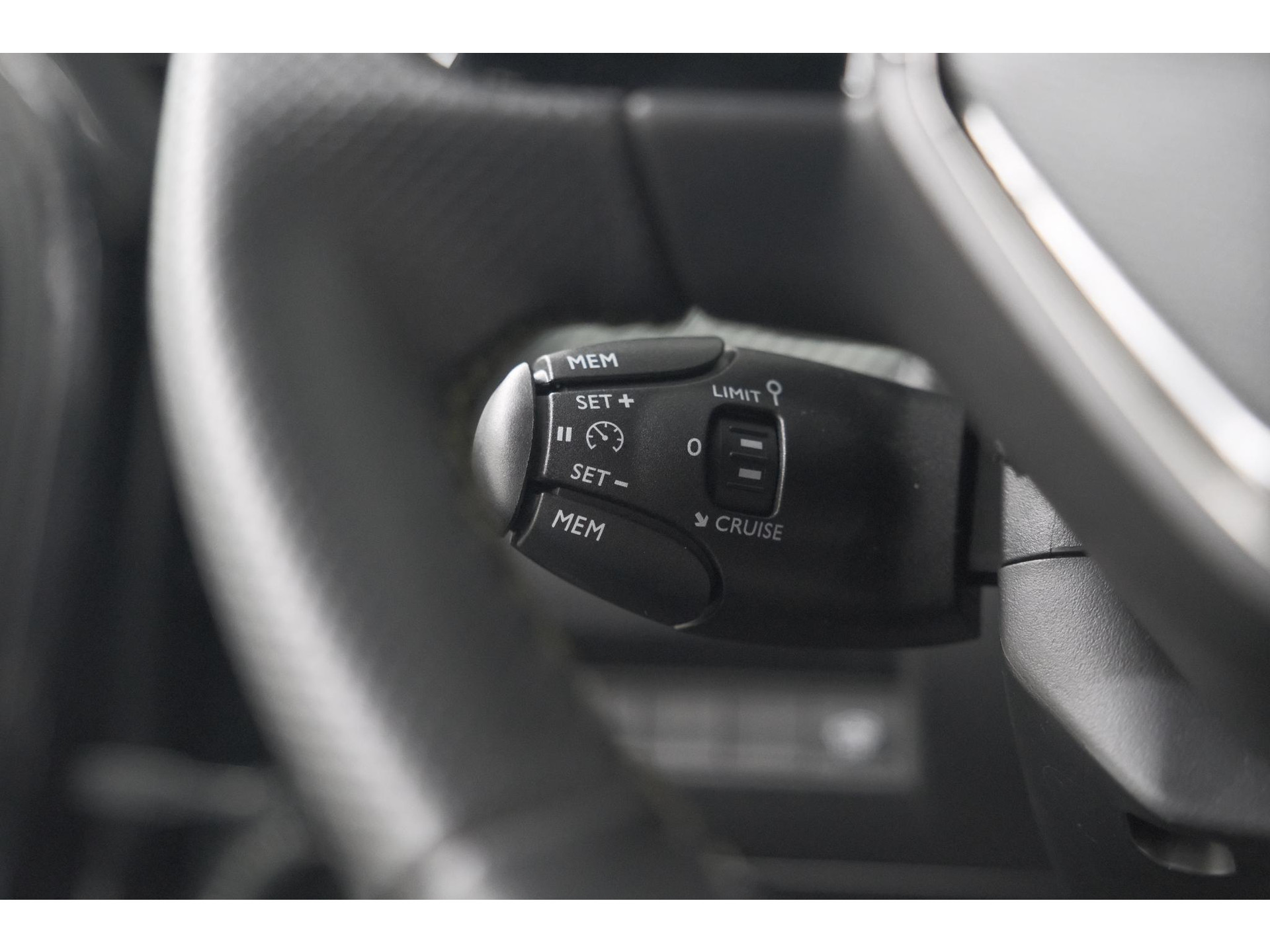 Peugeot 2008 PureTech 130 EAT8 GT | Camera | Parkeersensoren | Apple Carplay