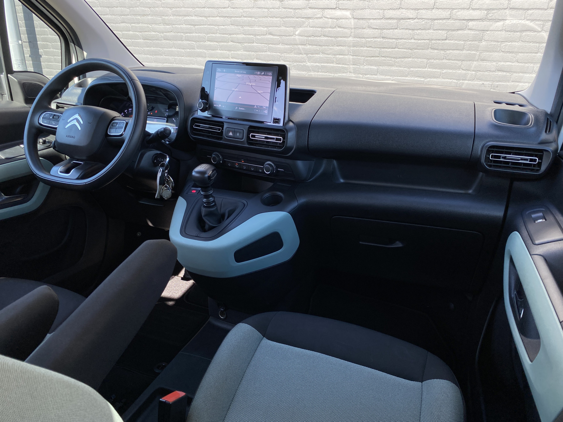 Citroën Berlingo 1.2 PureTech Feel | dealer onderh. | navigatie | cruise control | airco | parkeersensoren | all season banden