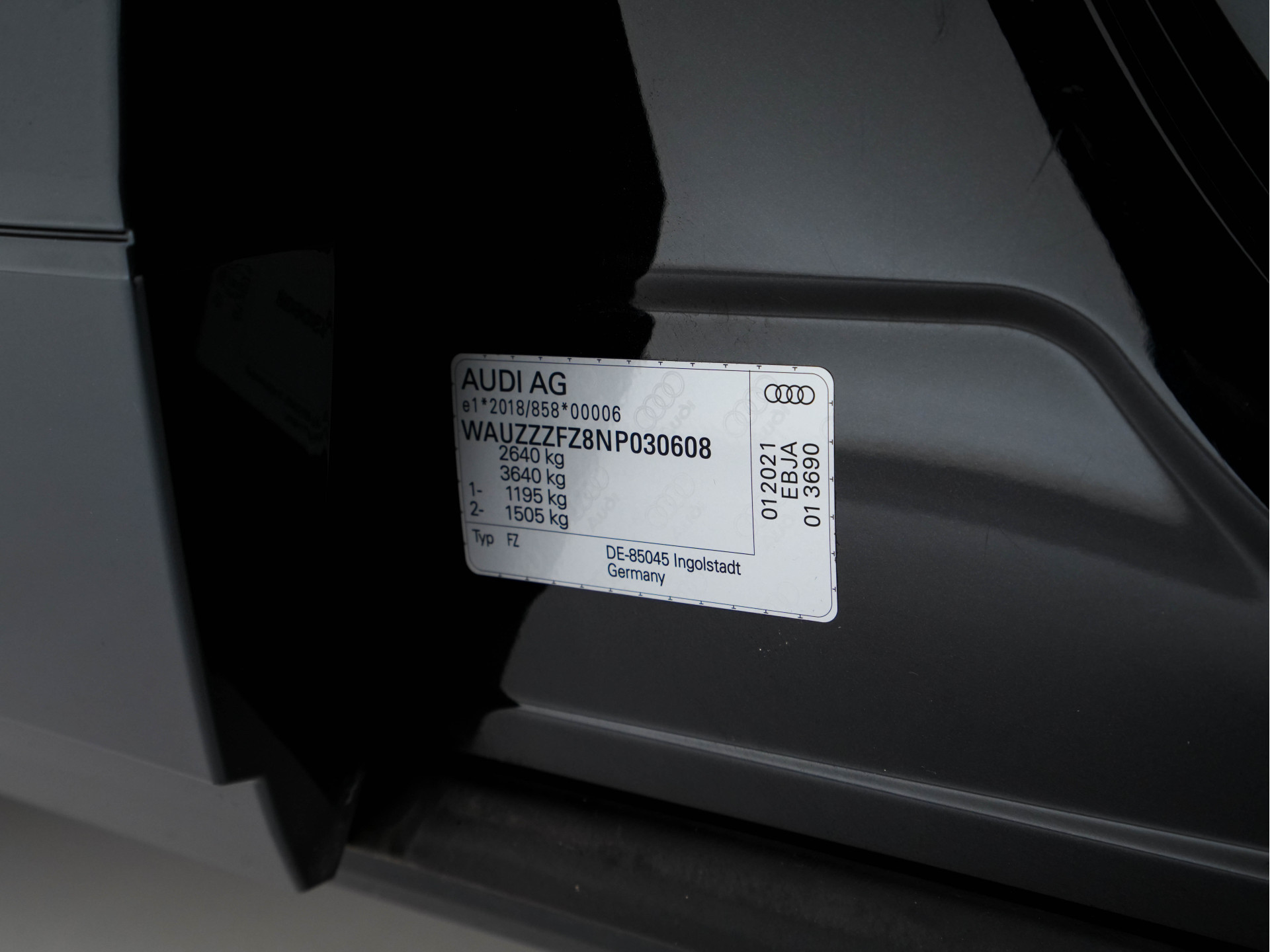 Audi Q4 e-tron 40 Launch edition Advanced Plus 77 kWh (3-Fase-11 kW) {SOH-93%} (INCL-BTW) *HEATPUMP | ADAPT-CRUISE | MATRIX-LED | NAVI-FULLMAP | KEYLESS | CAMERA | DIGI-COCKPIT | DAB | AMBIENT-LIGHT | HEATED-SPORTSEATS | SHIFT-PADDLES | PRIVACY-GLASS | 19