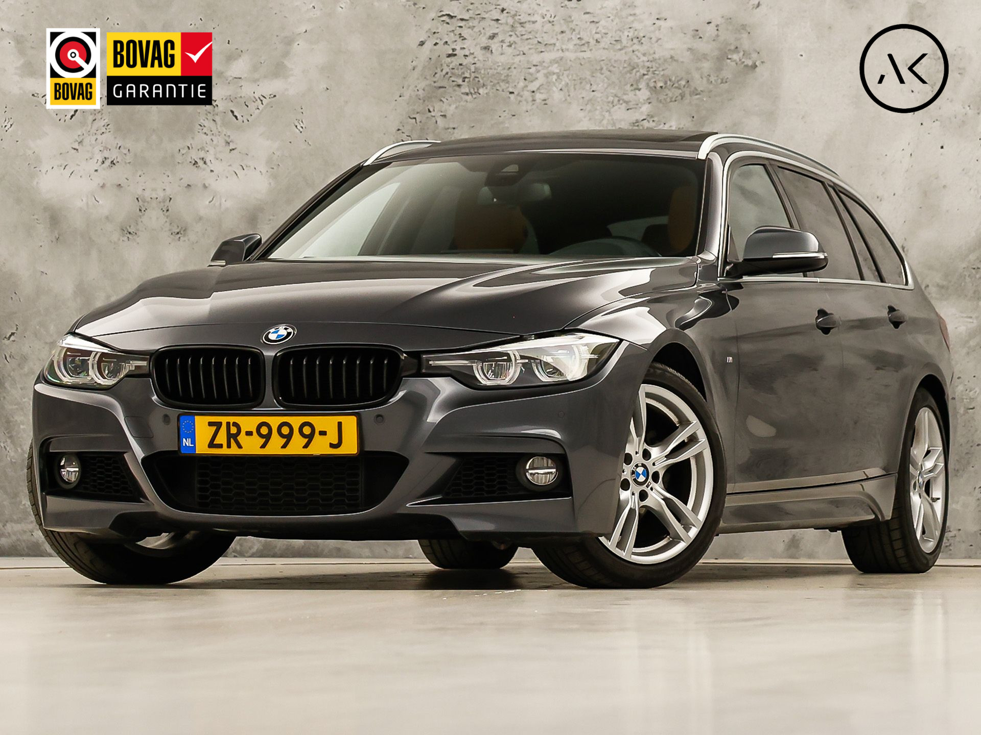 BMW 3 Serie 318i M Sport Automaat (PANORAMADAK, M PAKKET, GROOT NAVI, CAMERA, DEALER ONDERHOUDEN, COGNAC LEDER, SPORTSTOELEN, STOELVERWARMING, VIRTUAL COCKPIT, NIEUWSTAAT)