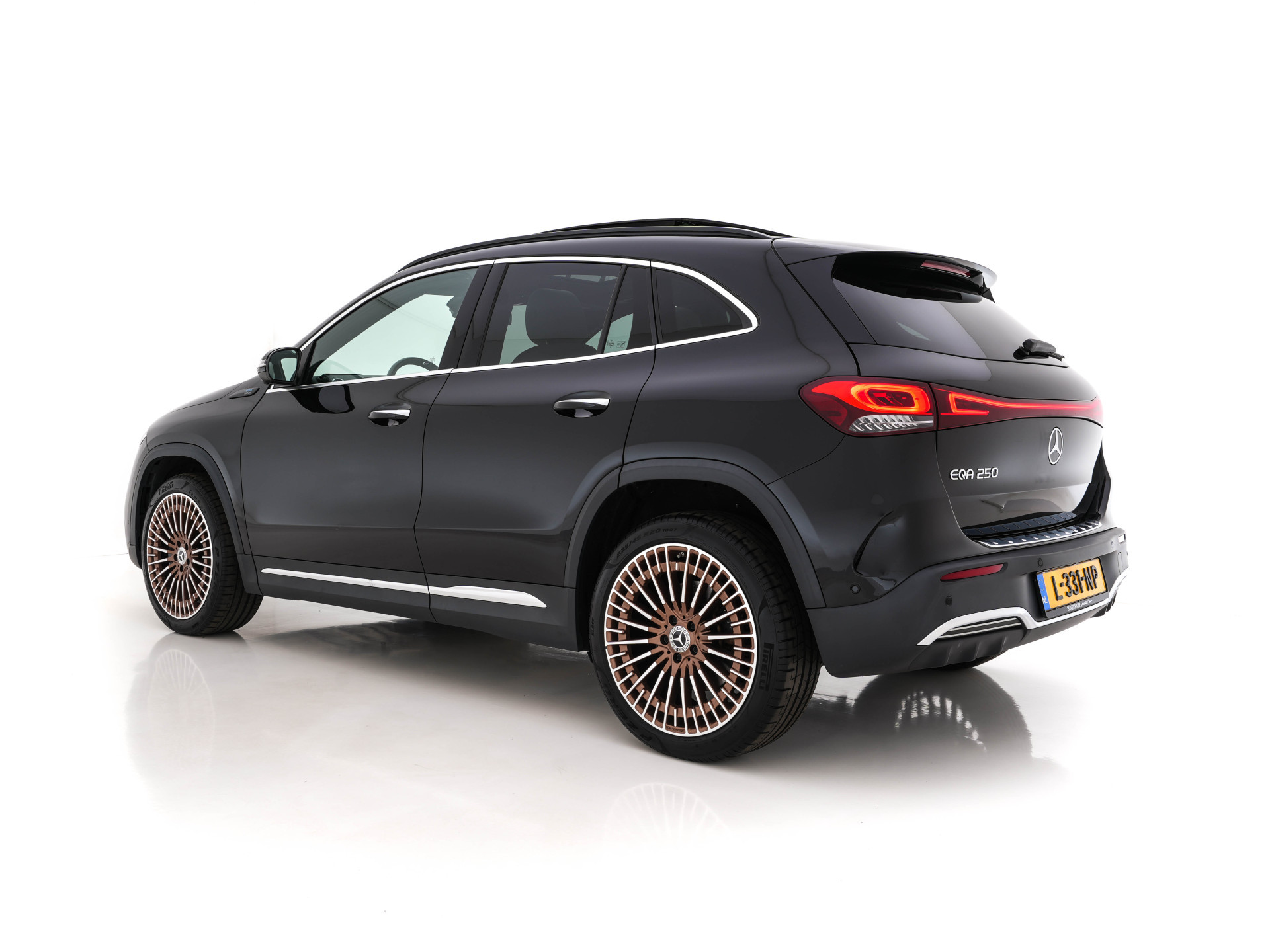 Mercedes-Benz EQA 250 Edition-1 Sport-Pack 67 kWh [ 3-Fase ] {SOH-95% } *PANO | HEAD-UP | DISTRONIC-PLUS | BURMESTER-AUDIO | WIDE-SCREEN-DIGI-COCKPIT | FULL-LED | FUFLL-LEATHER | MEMORY-PACK | TOP-VIEW | NAVI-FULLMAP | DAB+ | KEYLESS | HEATED-SPORTSEAT