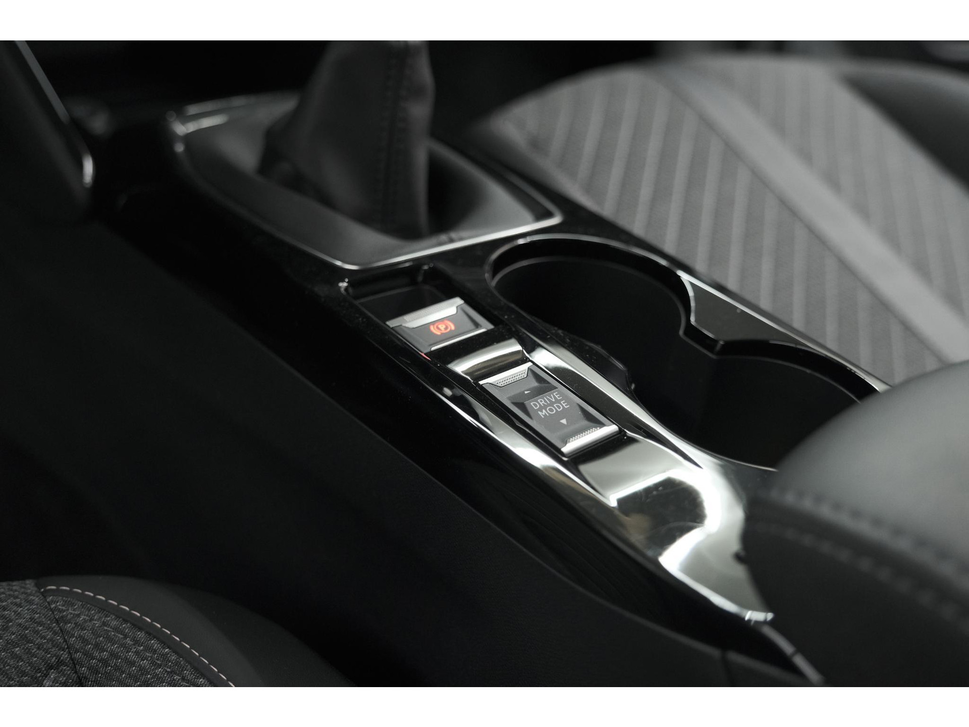 Peugeot 208 PureTech 100 Allure | 360 Camera | Dodehoekdetectie | Apple Carplay