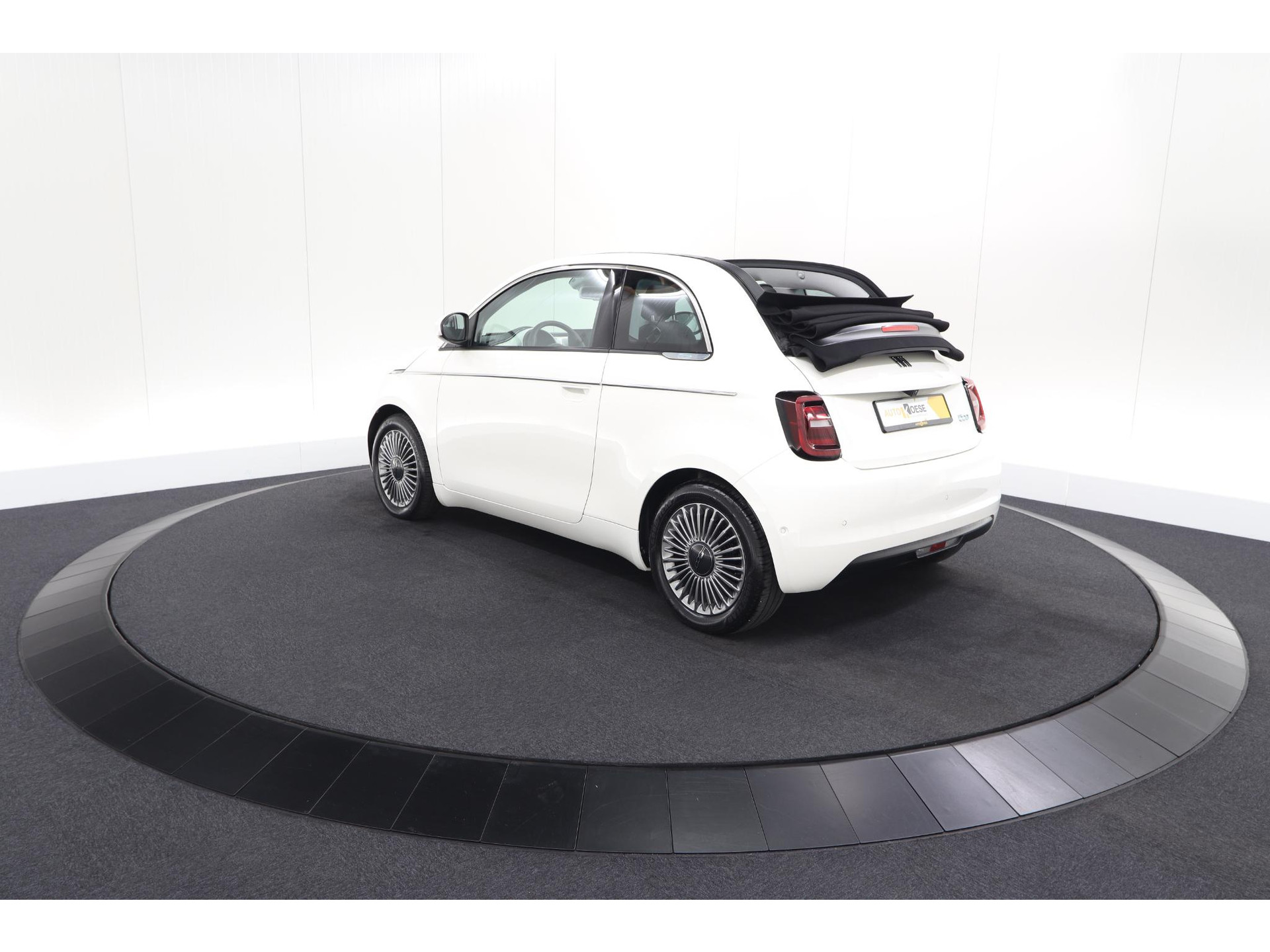 Fiat 500 C Icon 42 kWh | 97,3% SOH | Convenience Pack | Camera | Dodehoekdetectie | Stoelverwarming